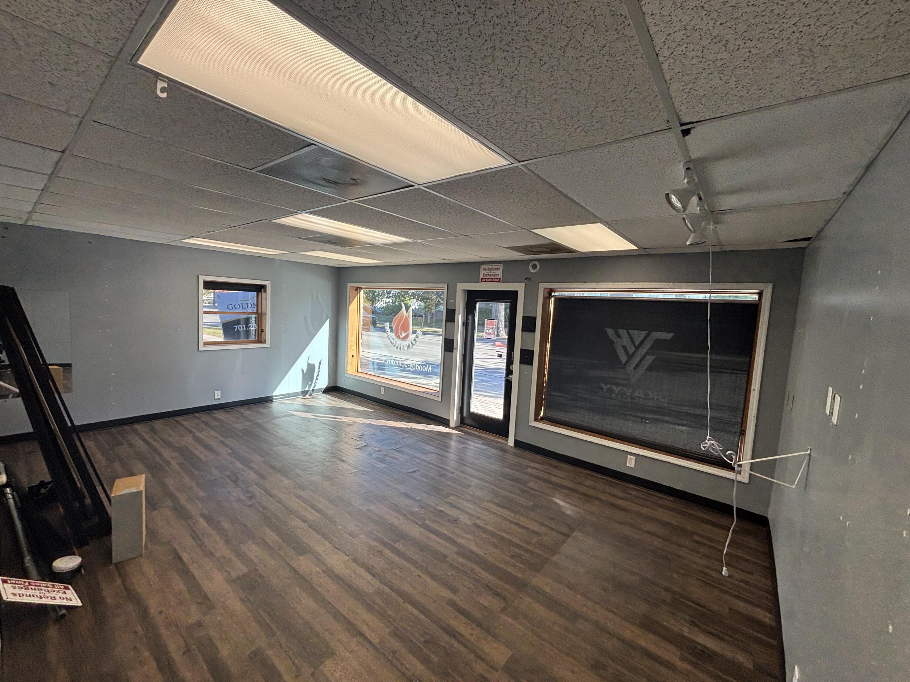 312 University Drive N Property Photo 3