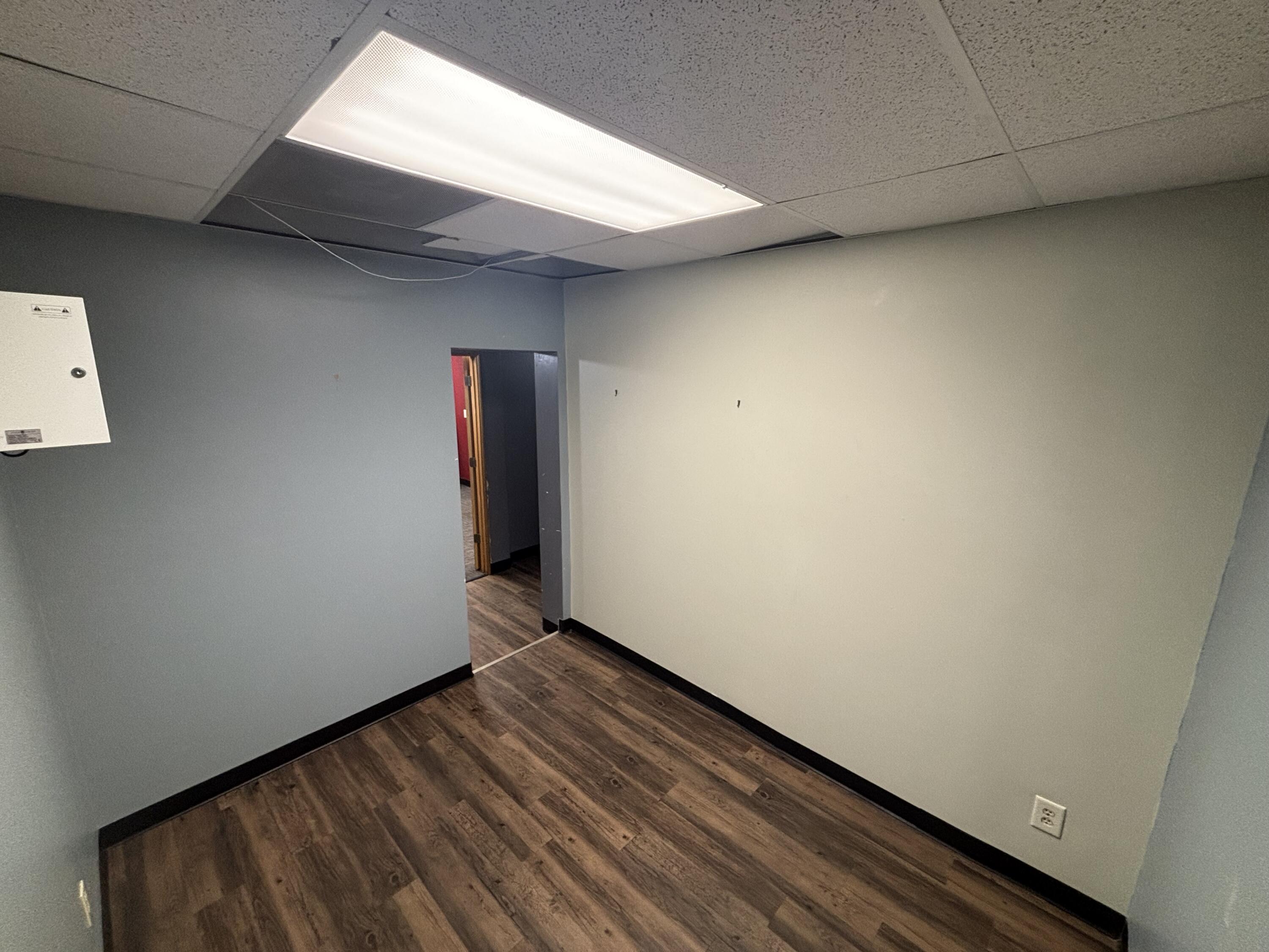 312 University Drive N Property Photo 4