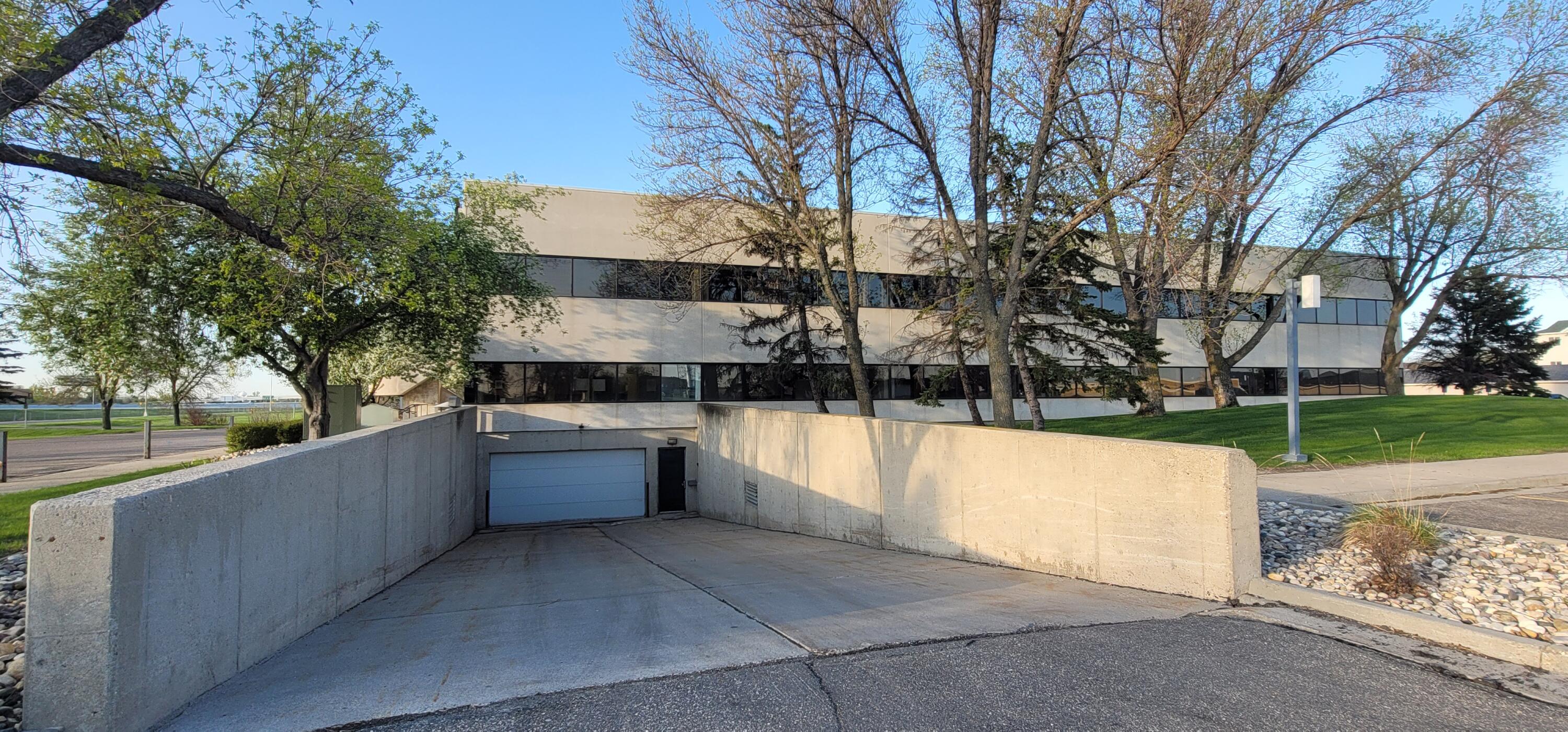 1701 38 Street S Property Photo 4