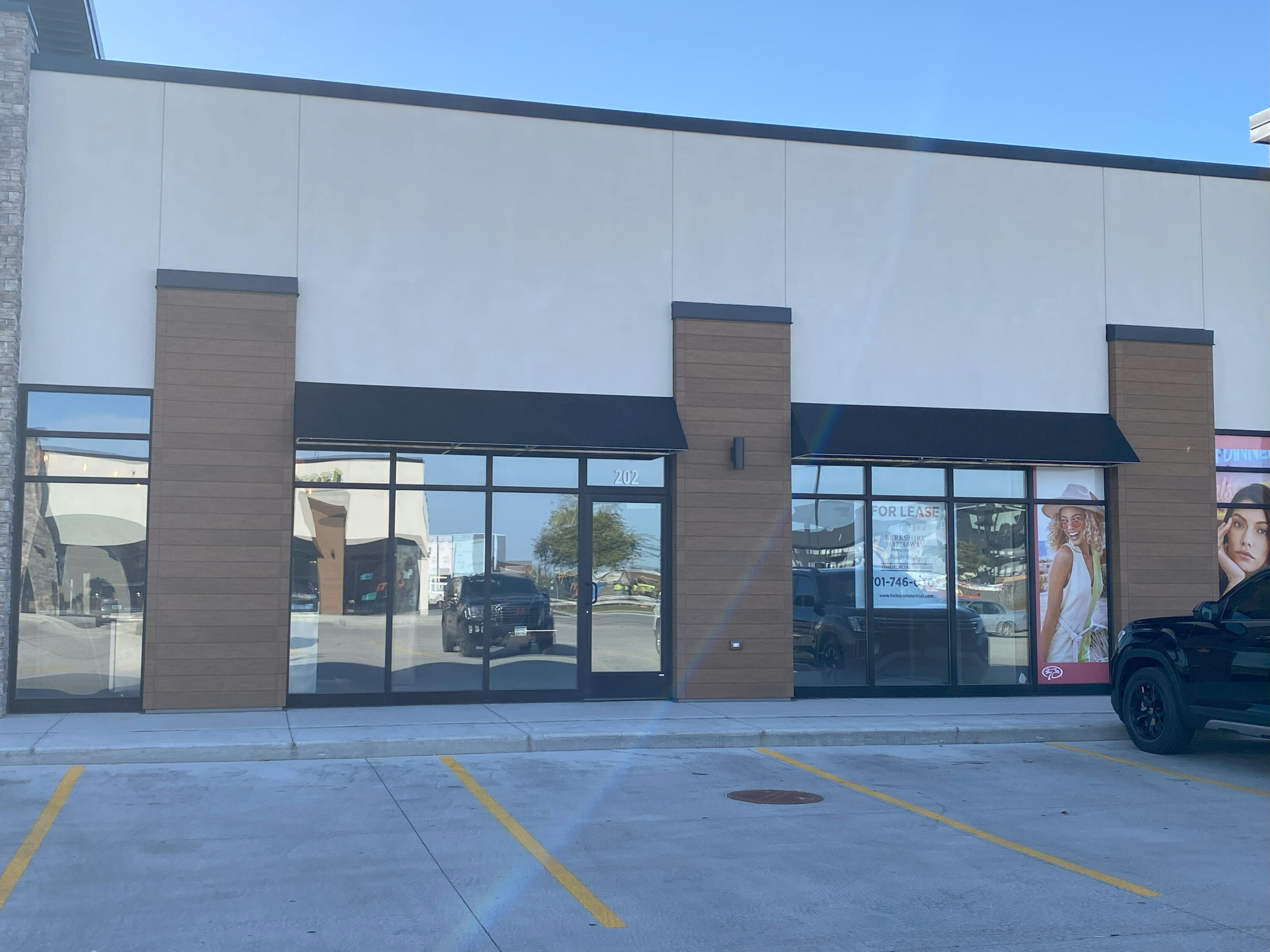 4002 Washington Street Property Photo 2