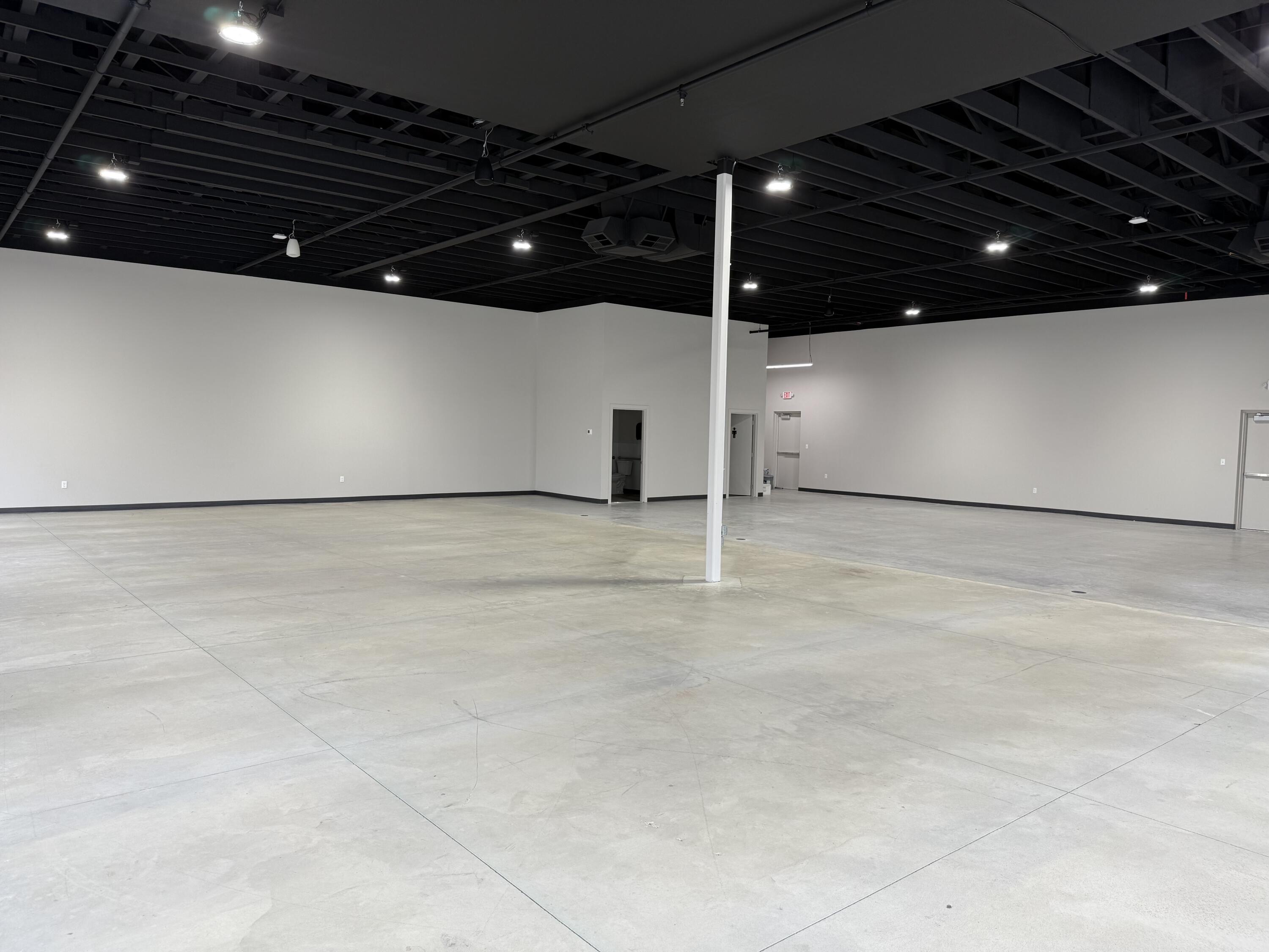 4002 Washington Street Property Photo 13