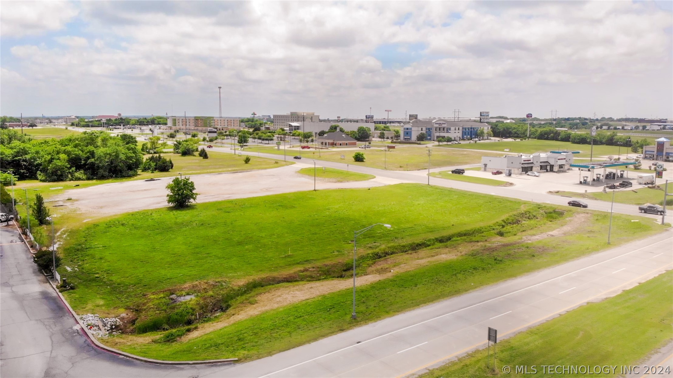 N Rockford Road Property Photo 3