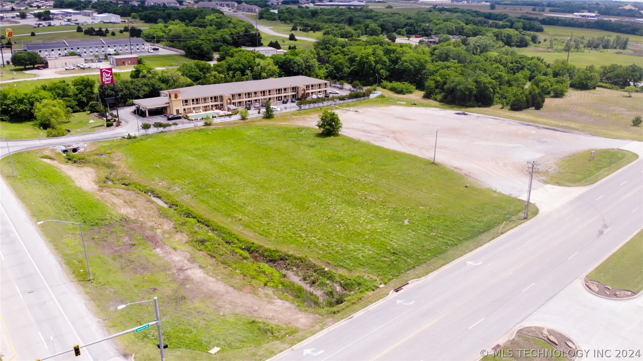 N Rockford Road Property Photo 5