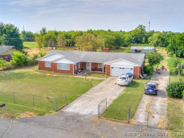 4704 E 76th Street North Property Photo 2