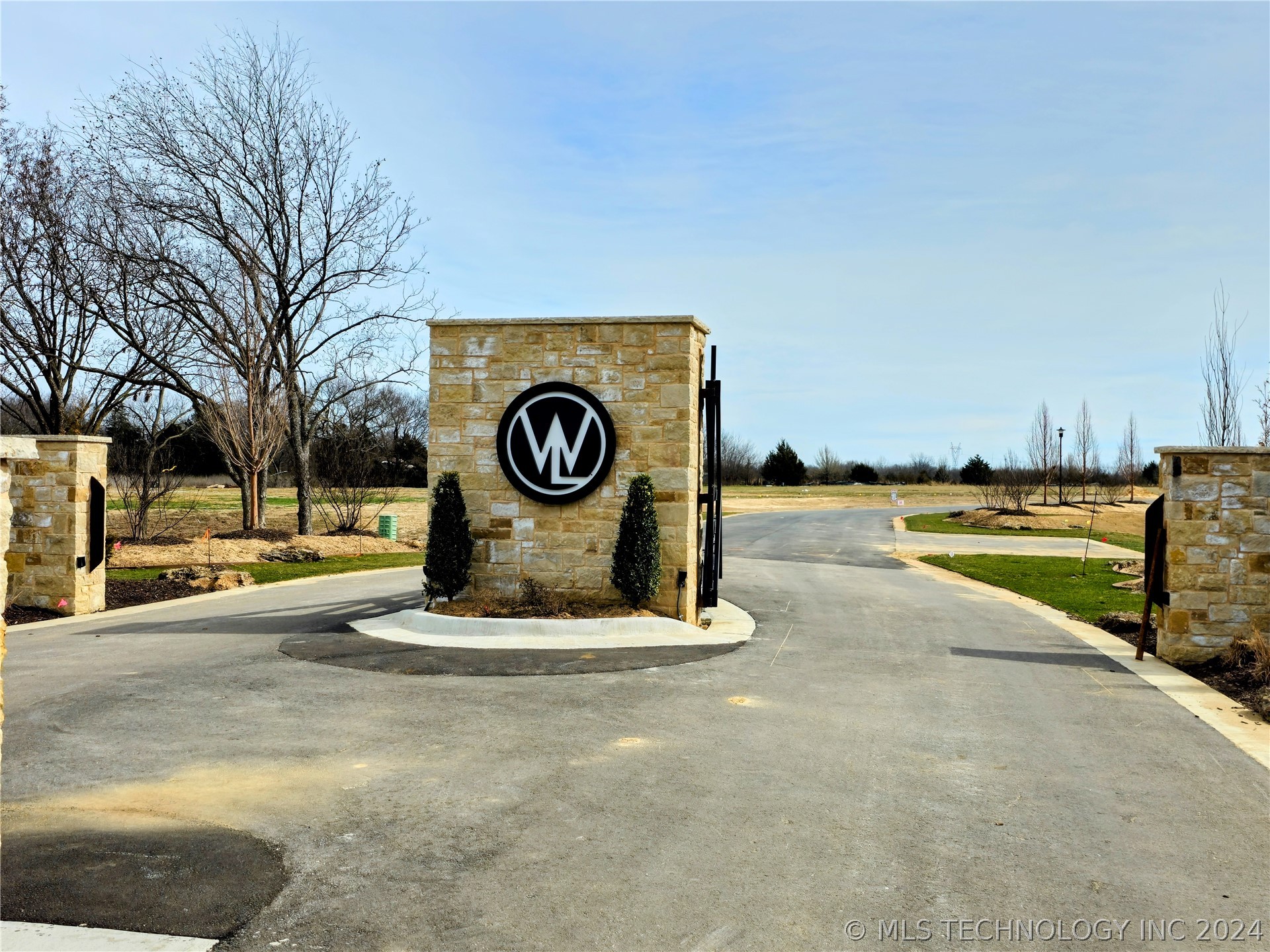 15313 S 27th East Avenue Property Photo 3