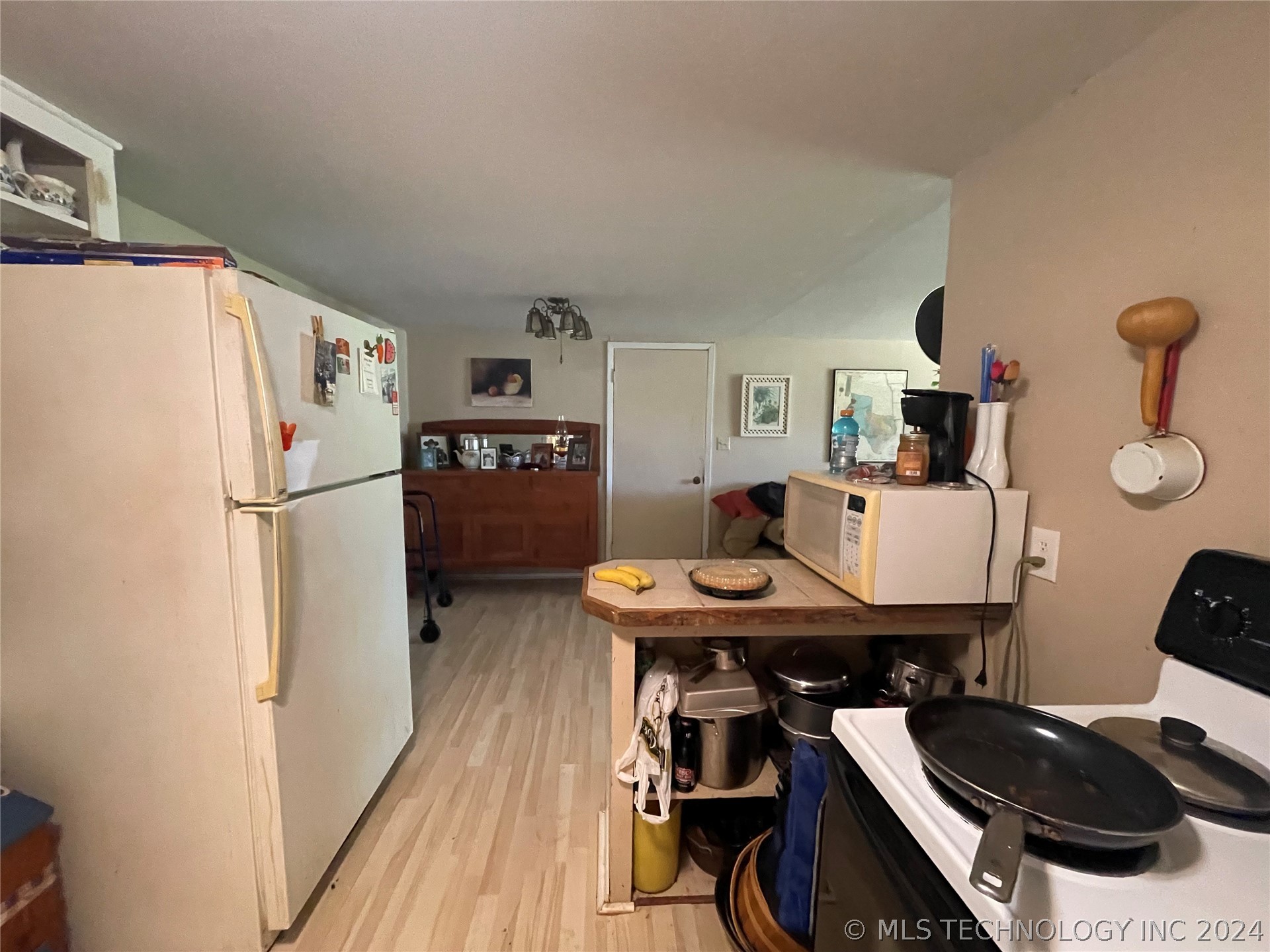 5827 Sandra Drive Property Photo 9