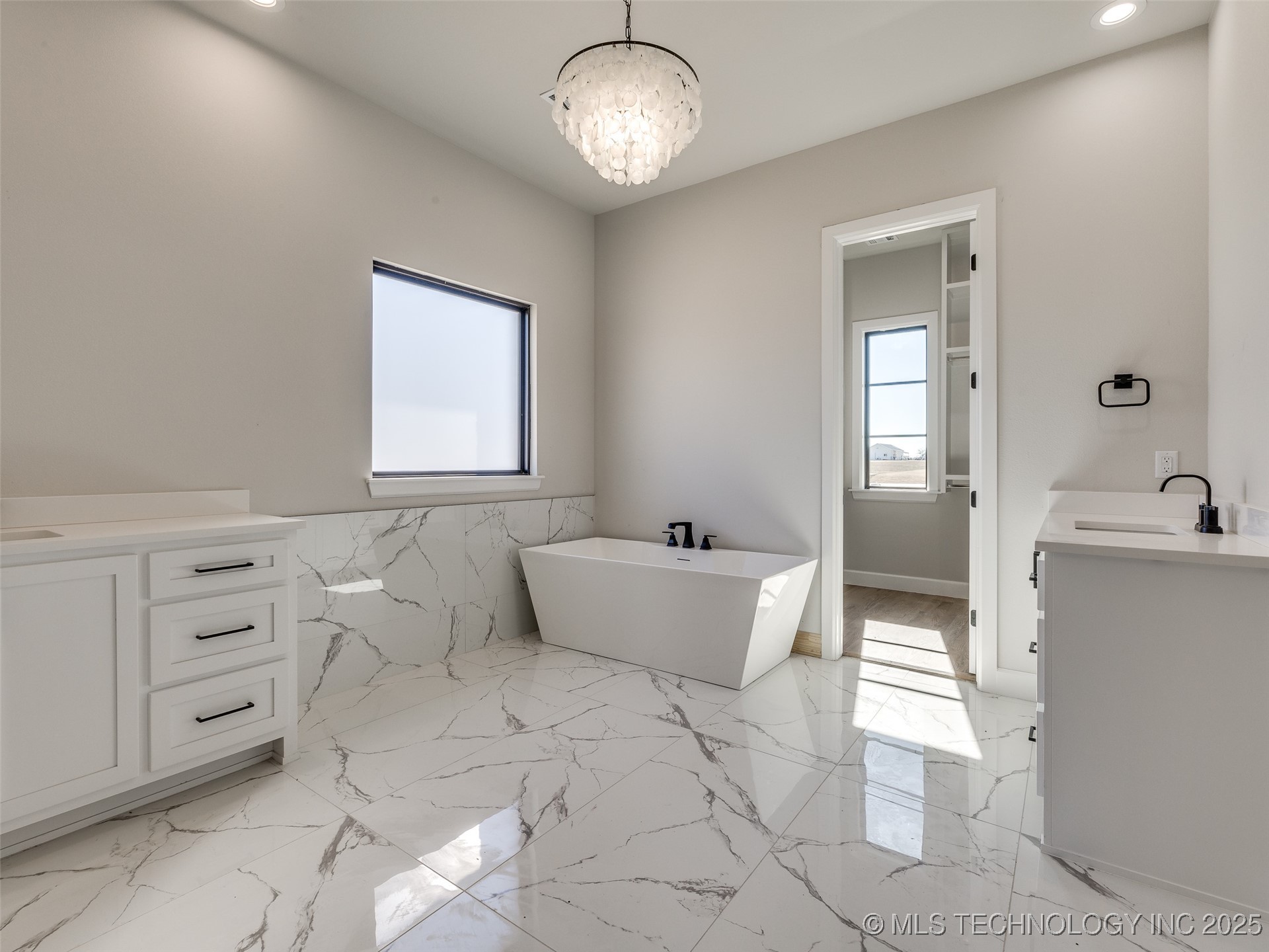 3211 E 169th Street S Property Photo 24