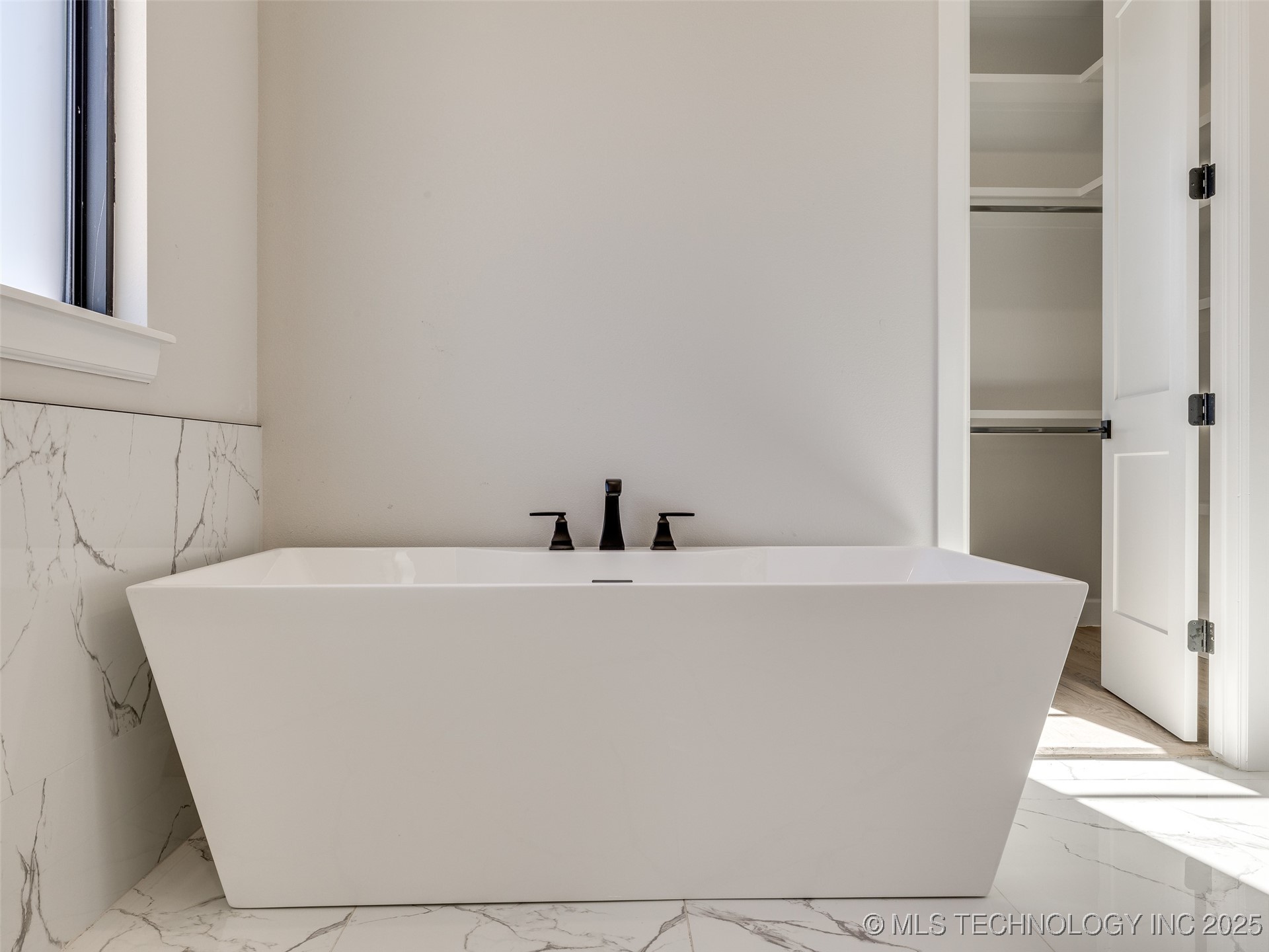 3211 E 169th Street S Property Photo 28