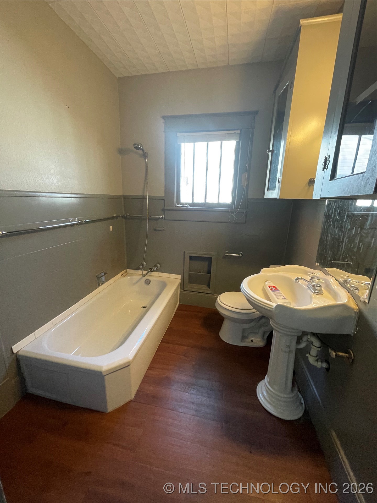 1206 Bixby Street Property Photo 17