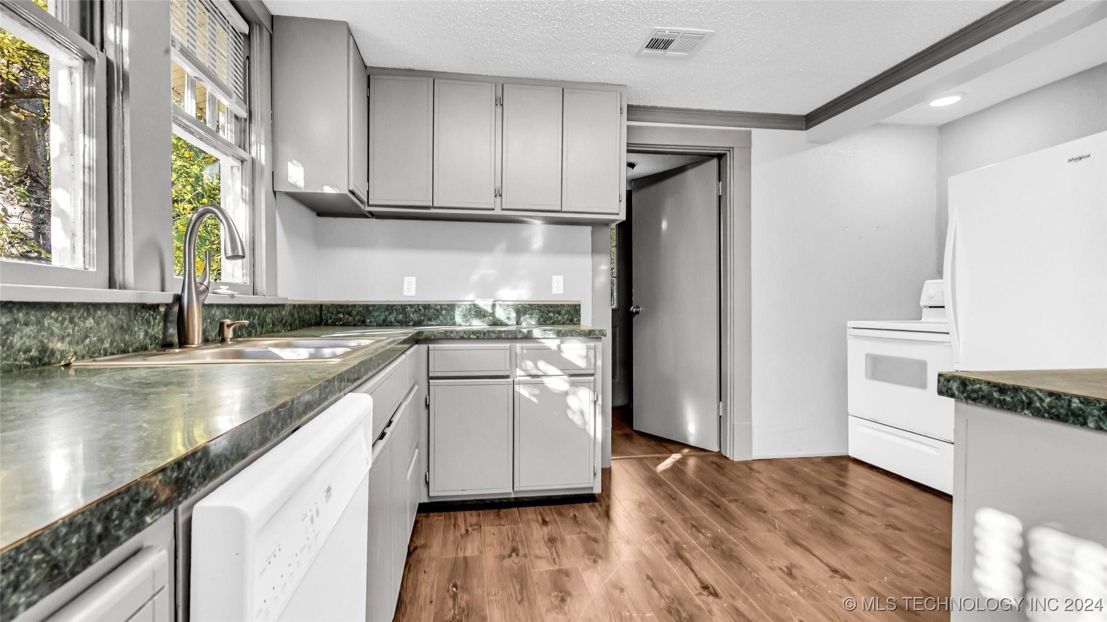 1206 Bixby Street Property Photo 29