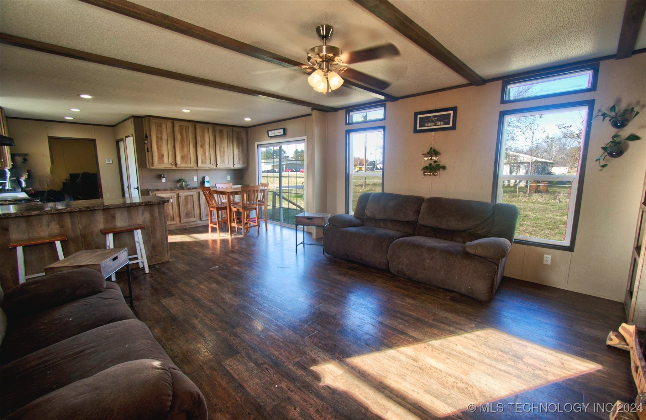 520 Oak Street Property Photo 6