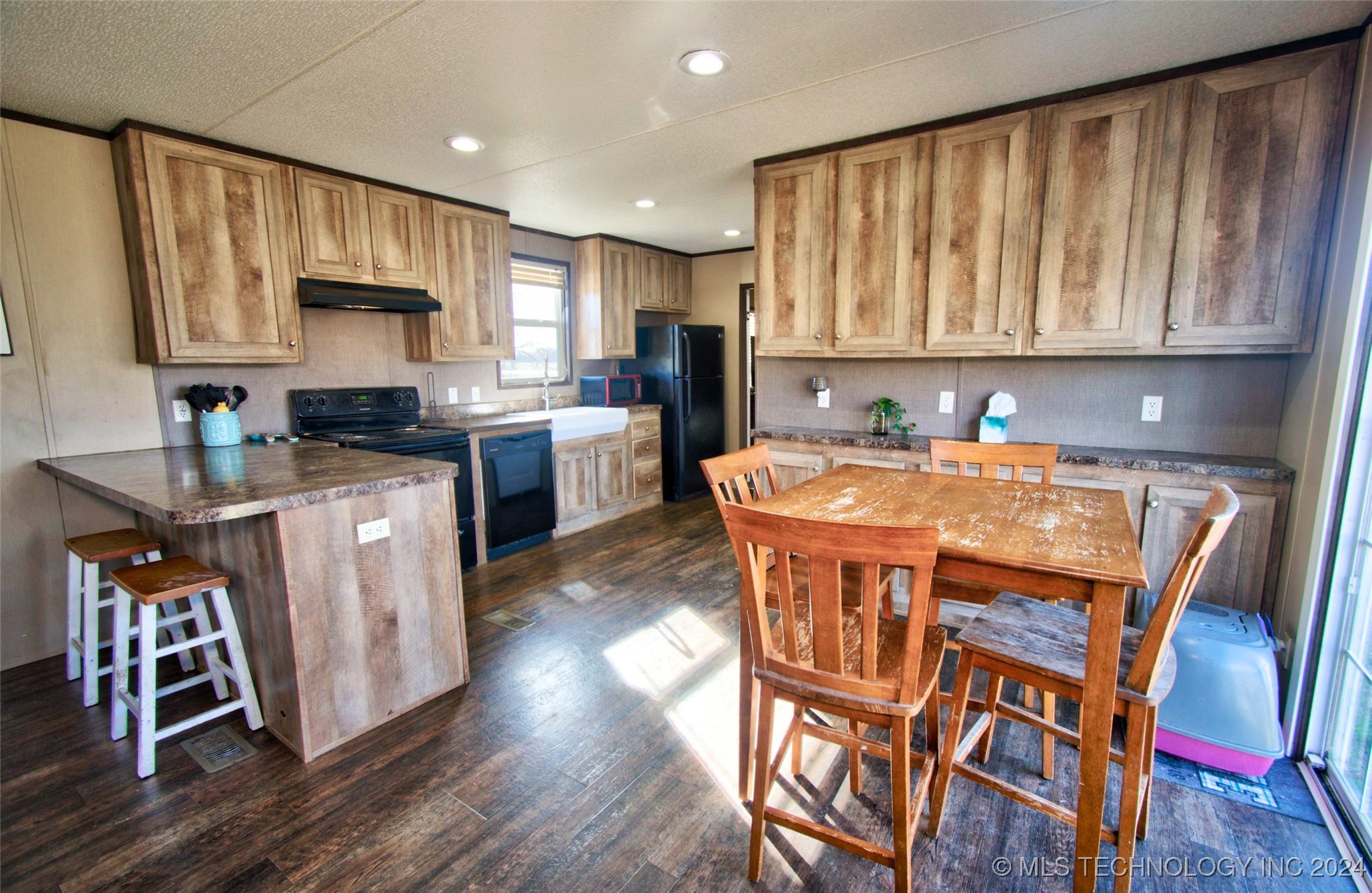 520 Oak Street Property Photo 7