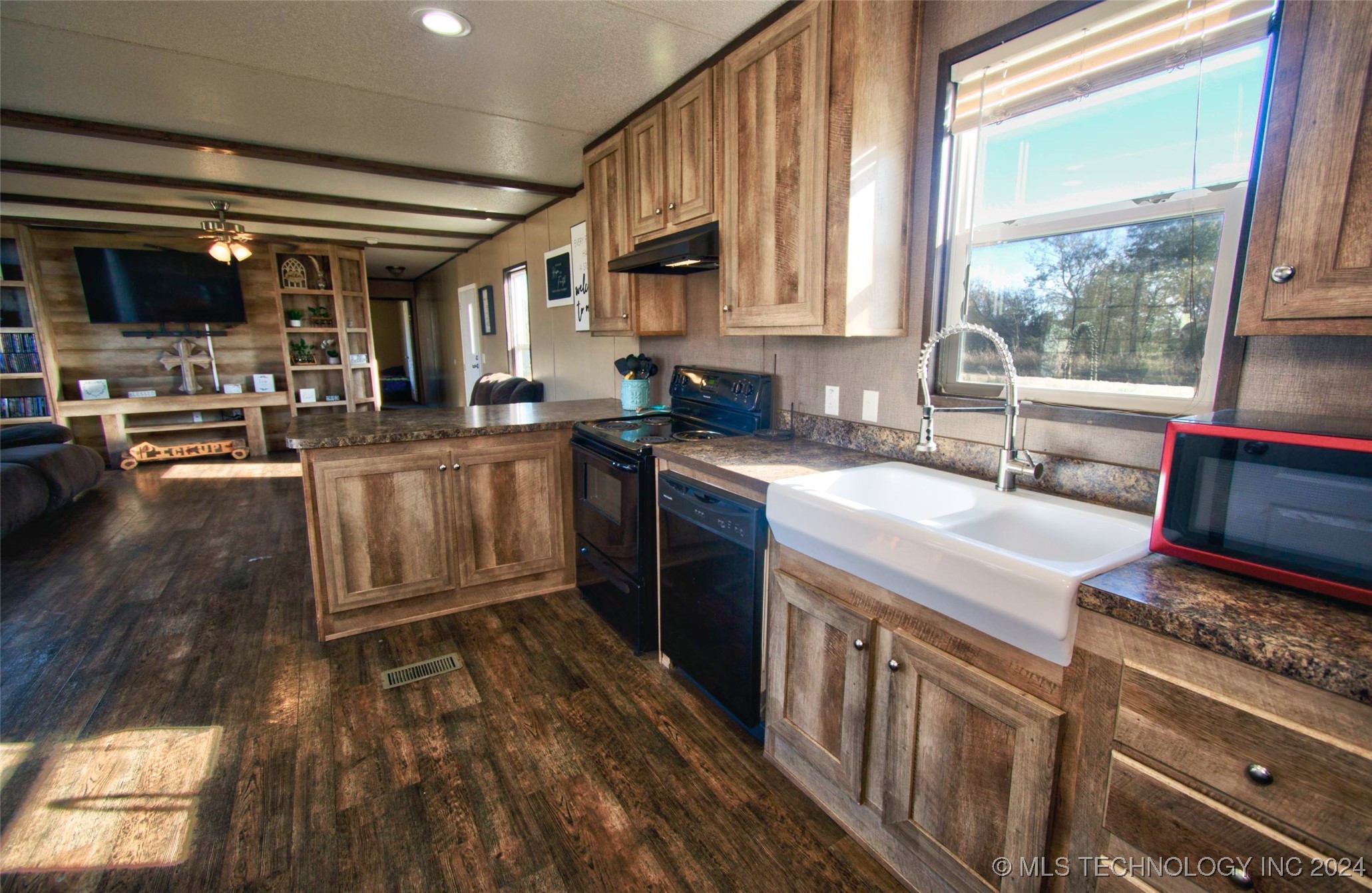 520 Oak Street Property Photo 10