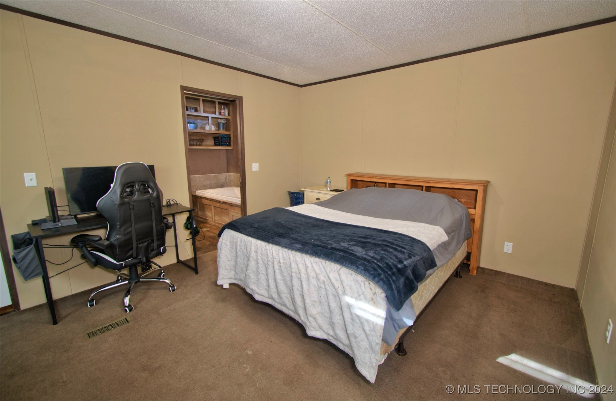 520 Oak Street Property Photo 11