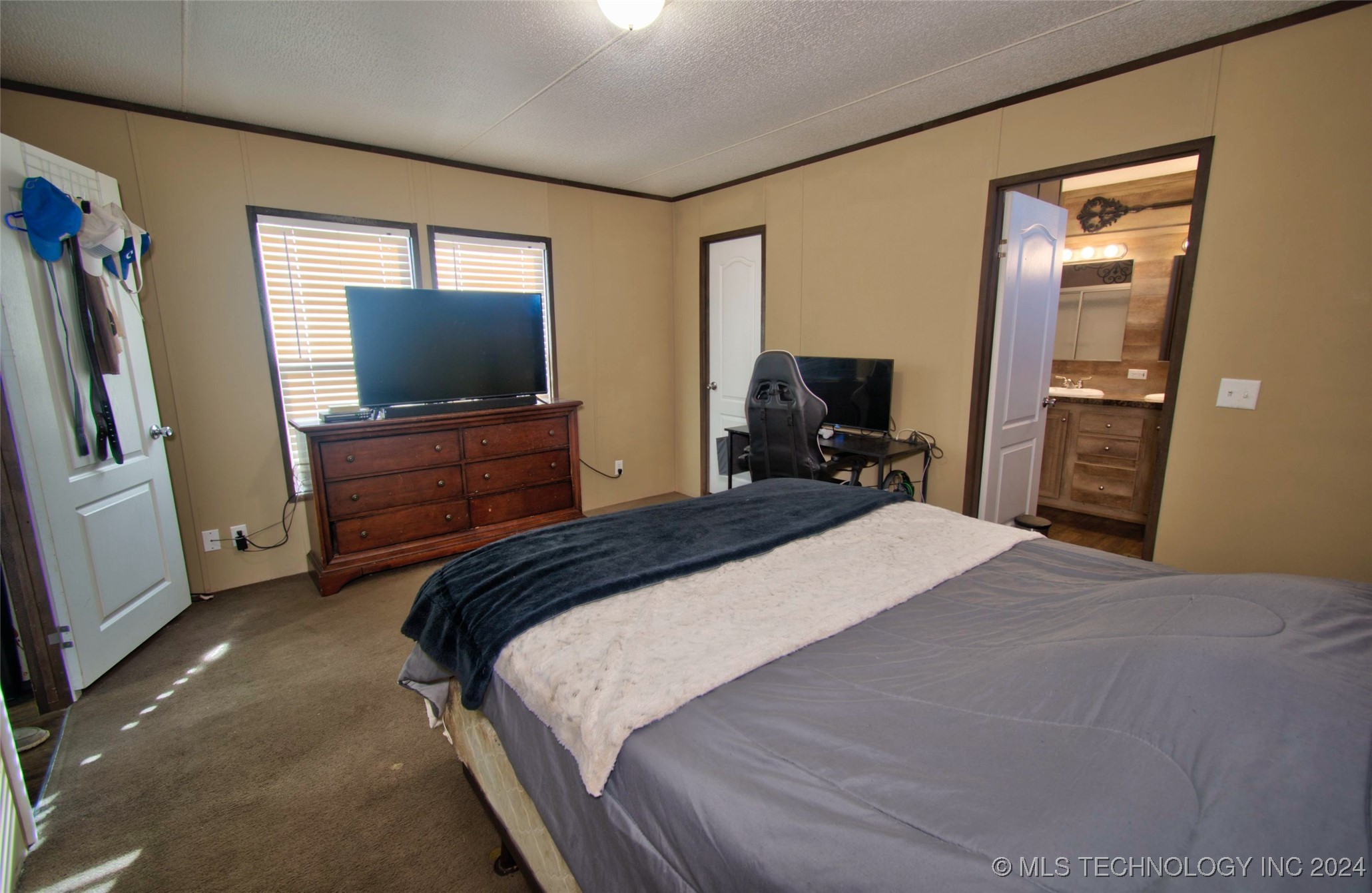 520 Oak Street Property Photo 12