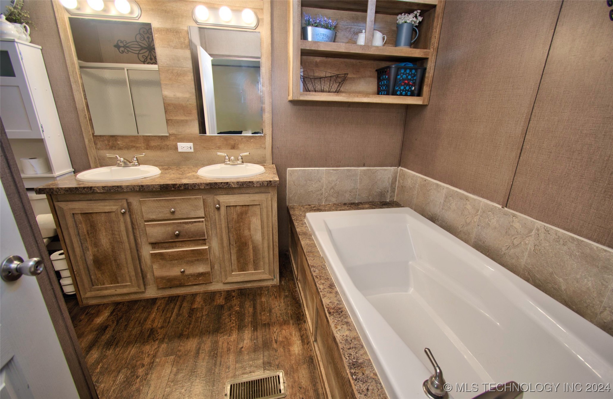 520 Oak Street Property Photo 14