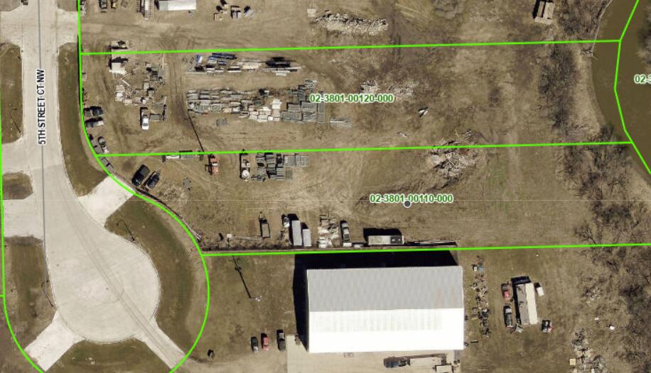 627 5th St E Property Photo 2