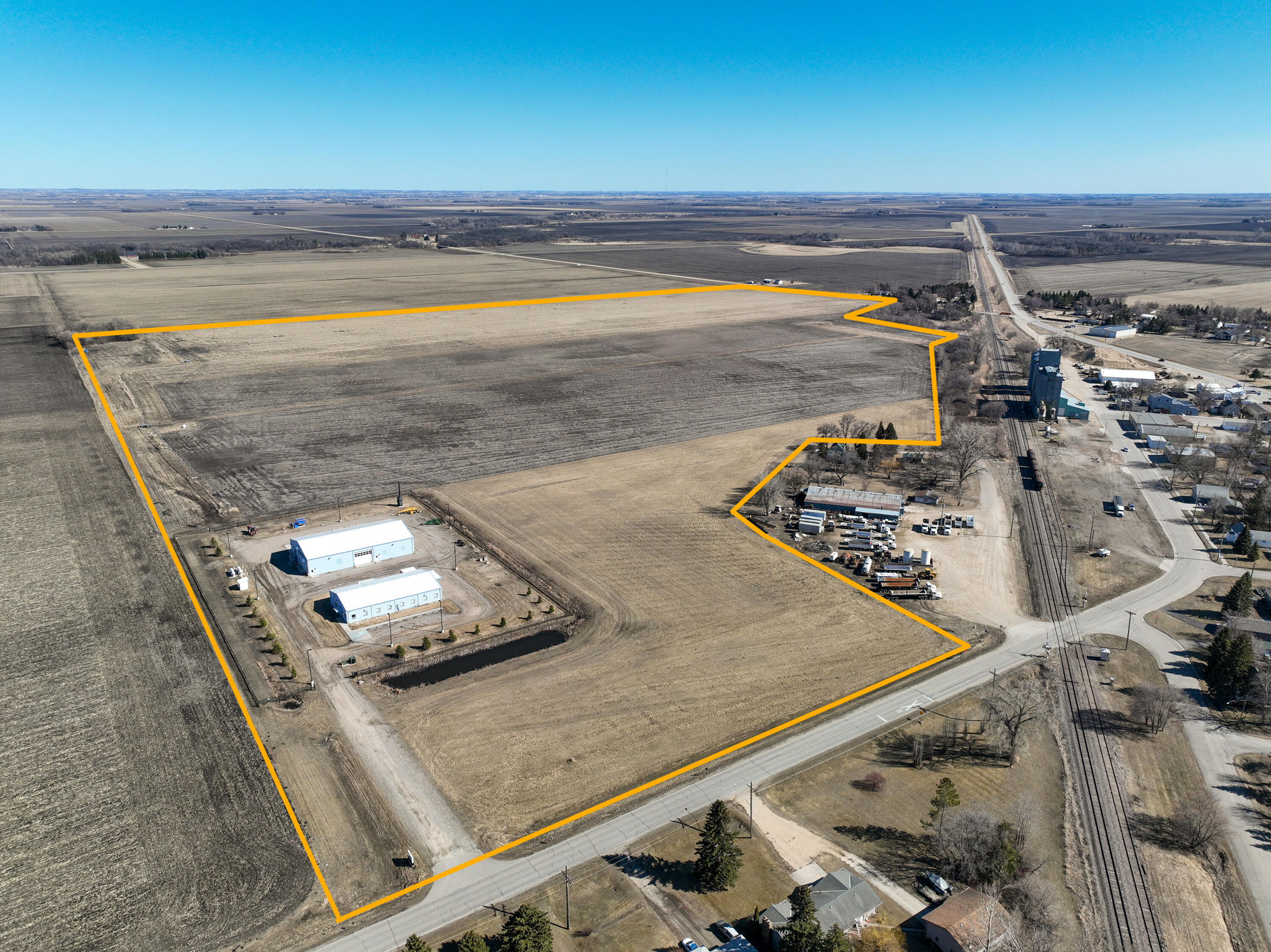 413 Kings Trail N Property Photo 1