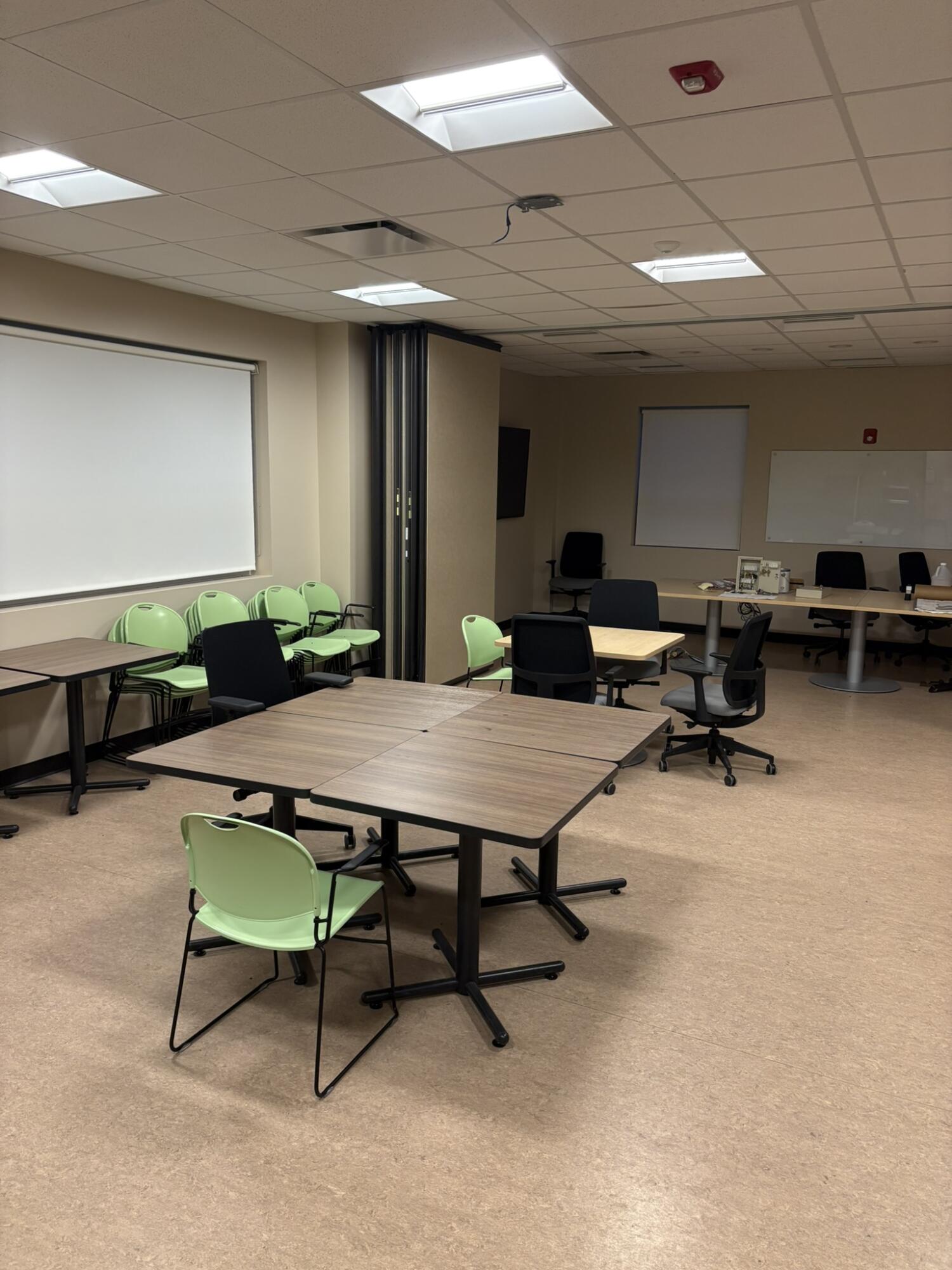 413 Kings Trail N Property Photo 5