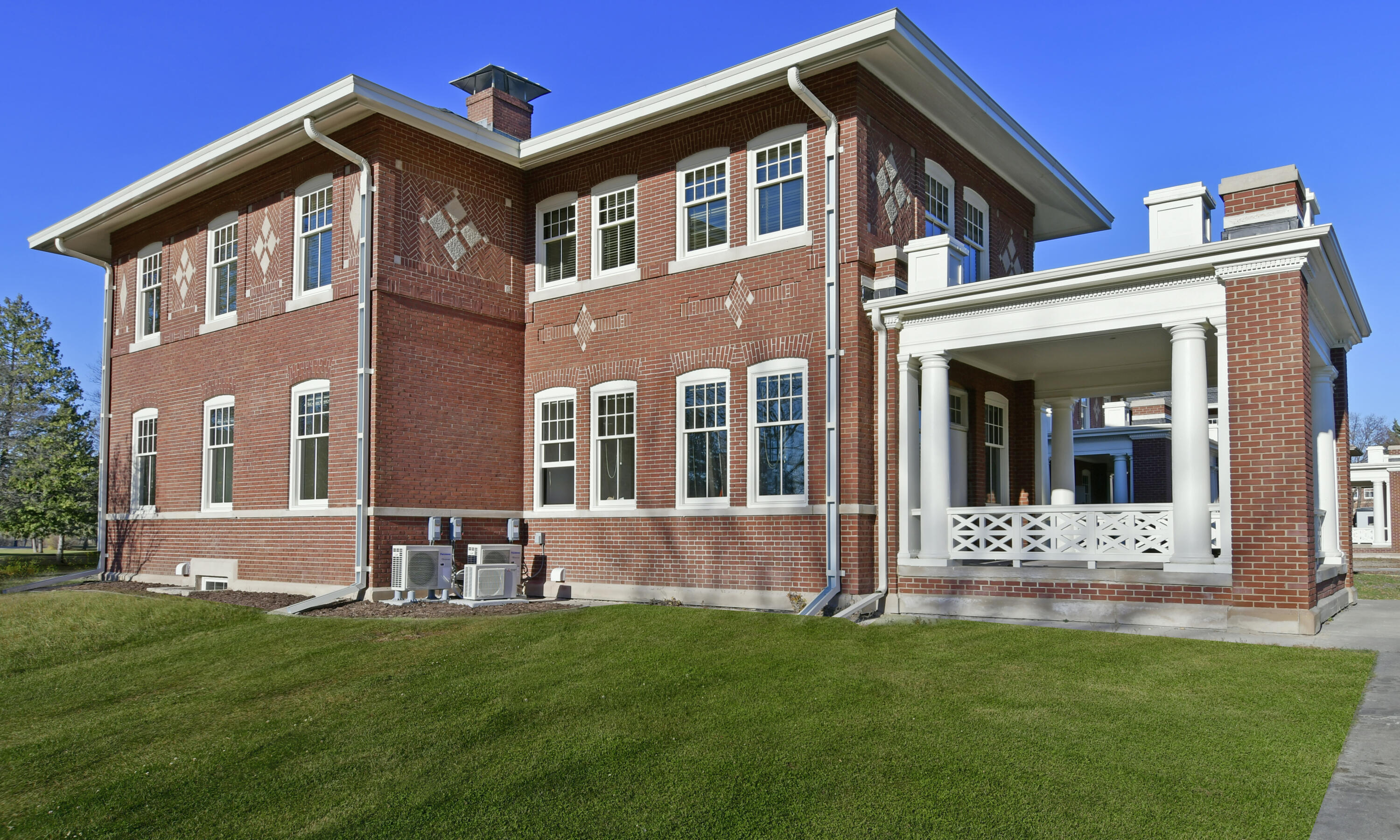 1447 Patterson Loop Loop Property Photo 2