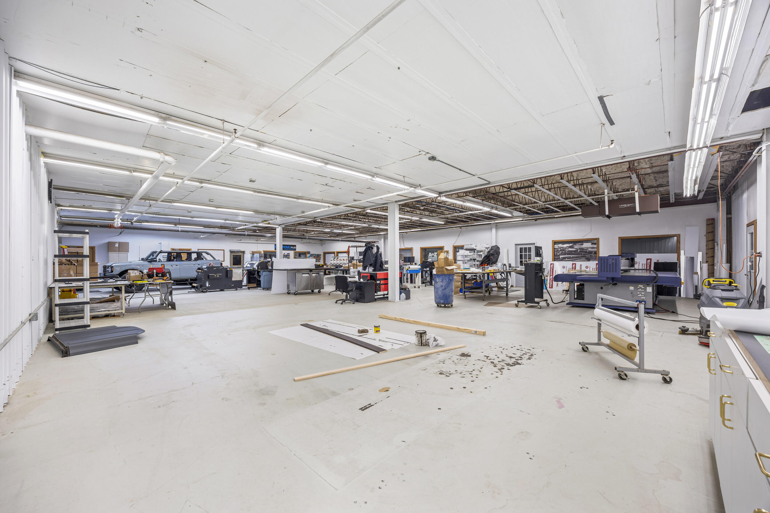 3931 37th Avenue Sw Property Photo 2