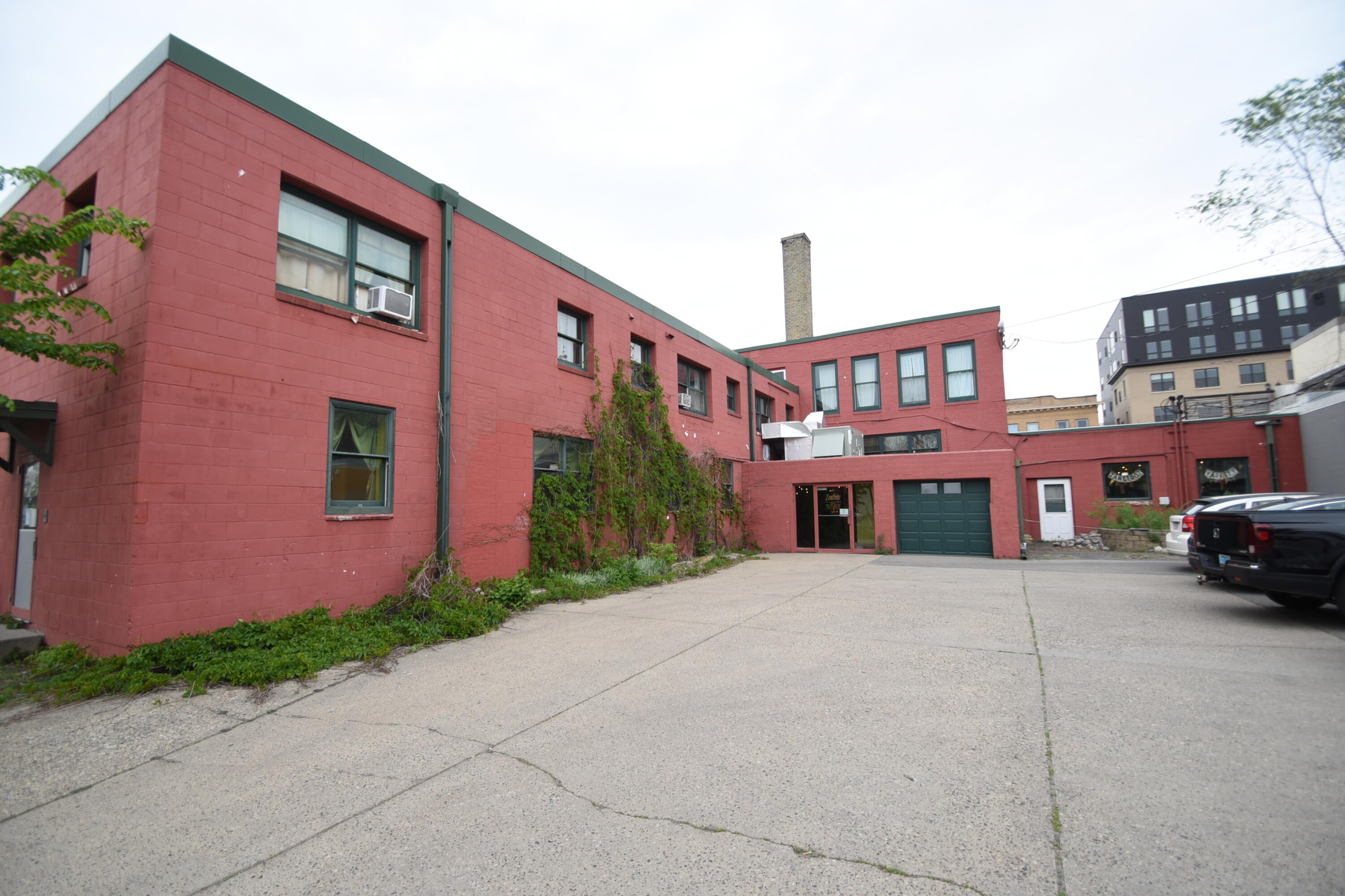 420 Broadway N Property Photo 4