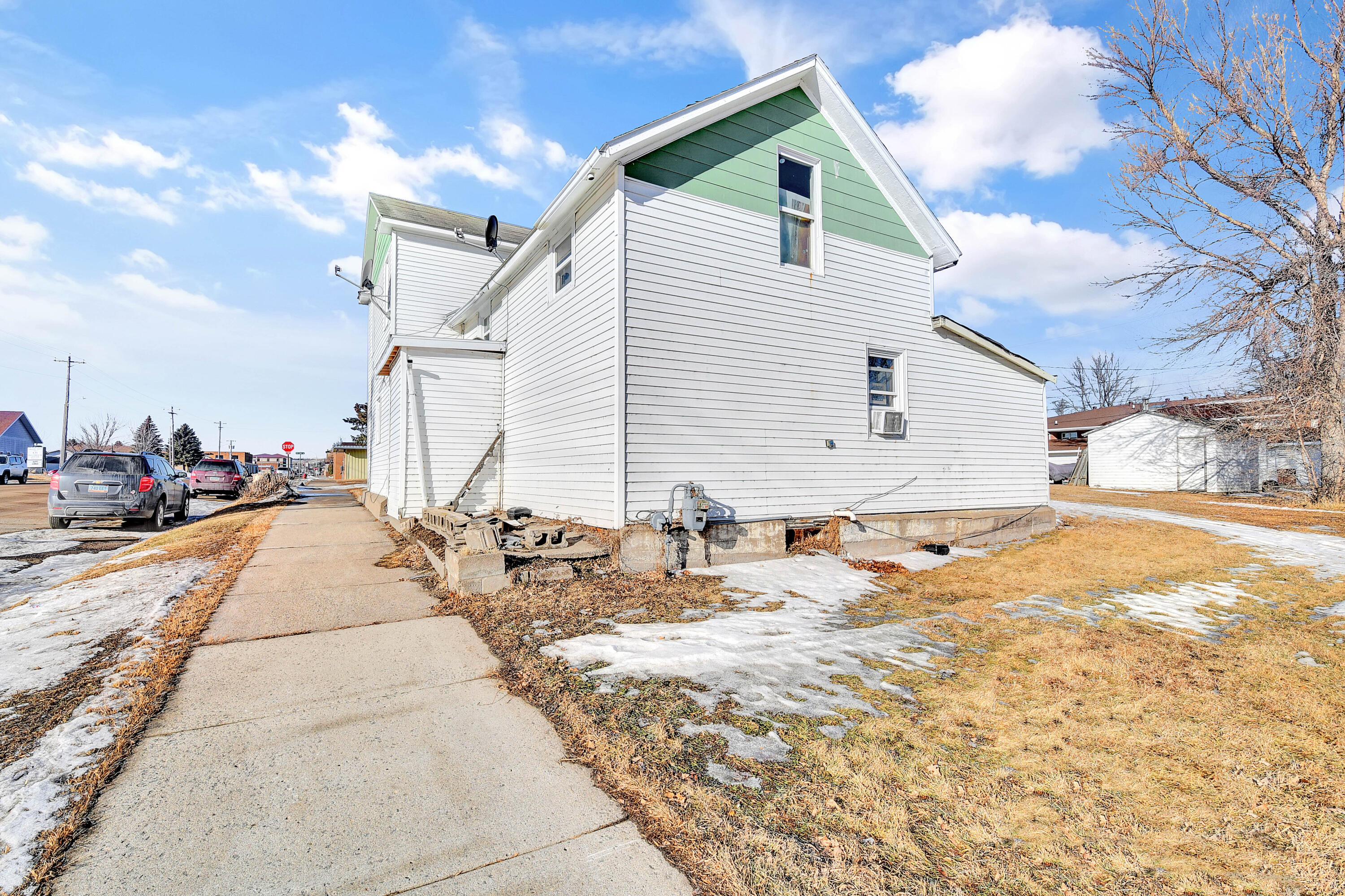 421 2nd St Ne Property Photo 2