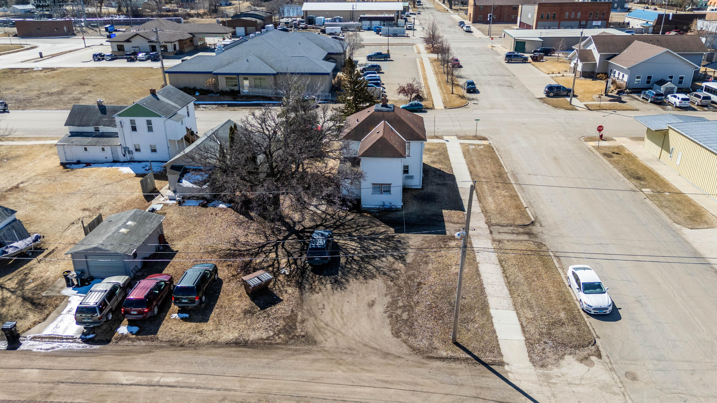 421 2nd St Ne Property Photo 33