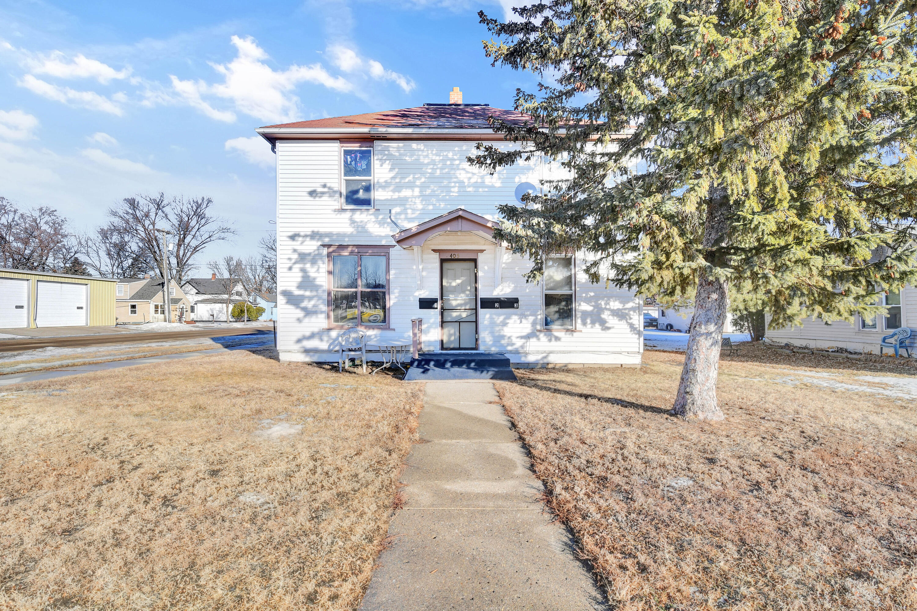 405 2nd St Ne Property Photo 1