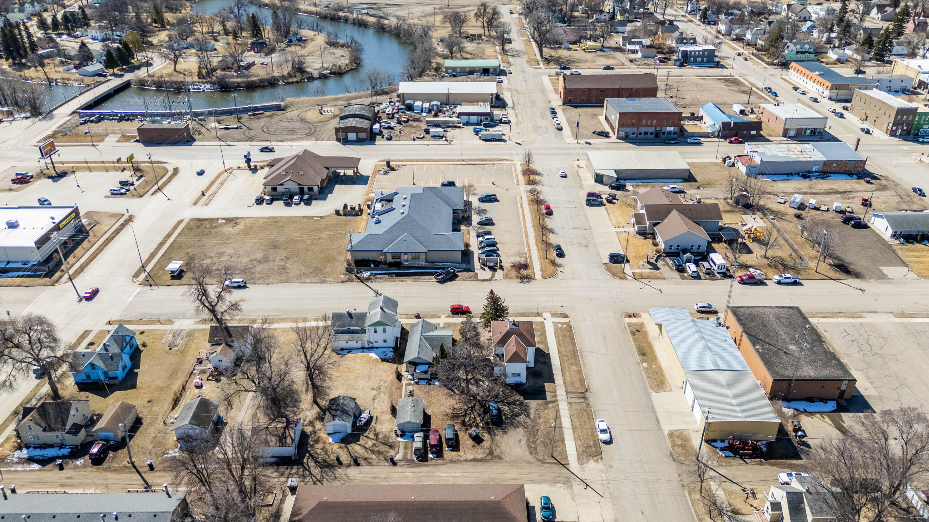 405 2nd St Ne Property Photo 38