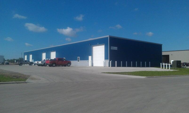 1049 5 Avenue NE Property Photo 1