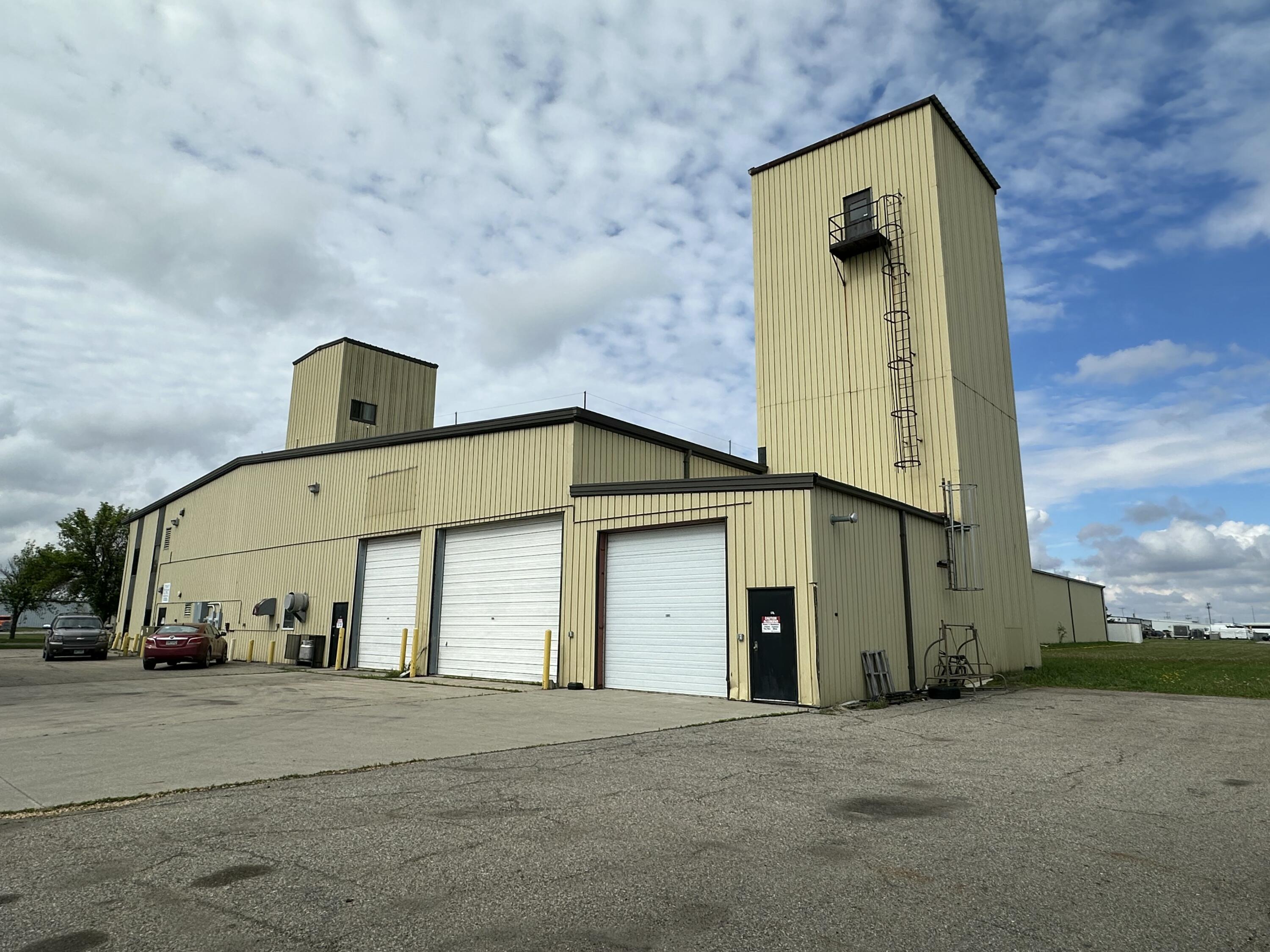 1402 40th Street N Property Photo 2