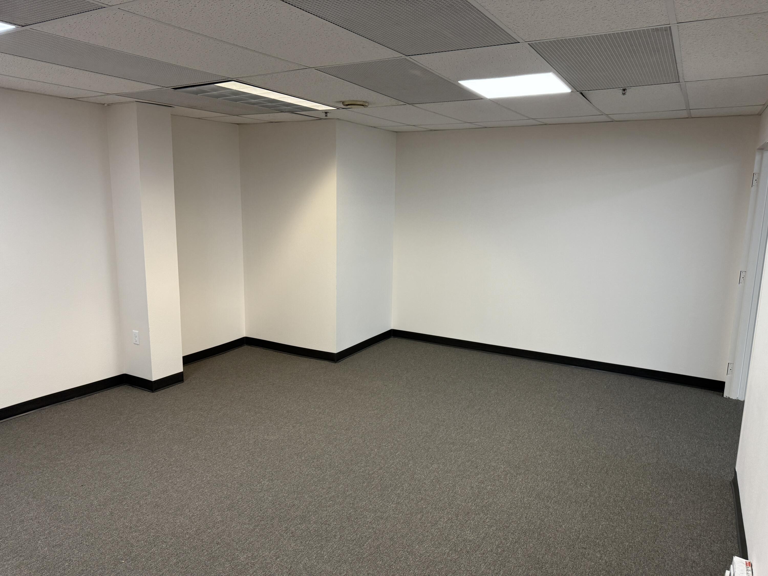 26 Roberts Street N Property Photo 6