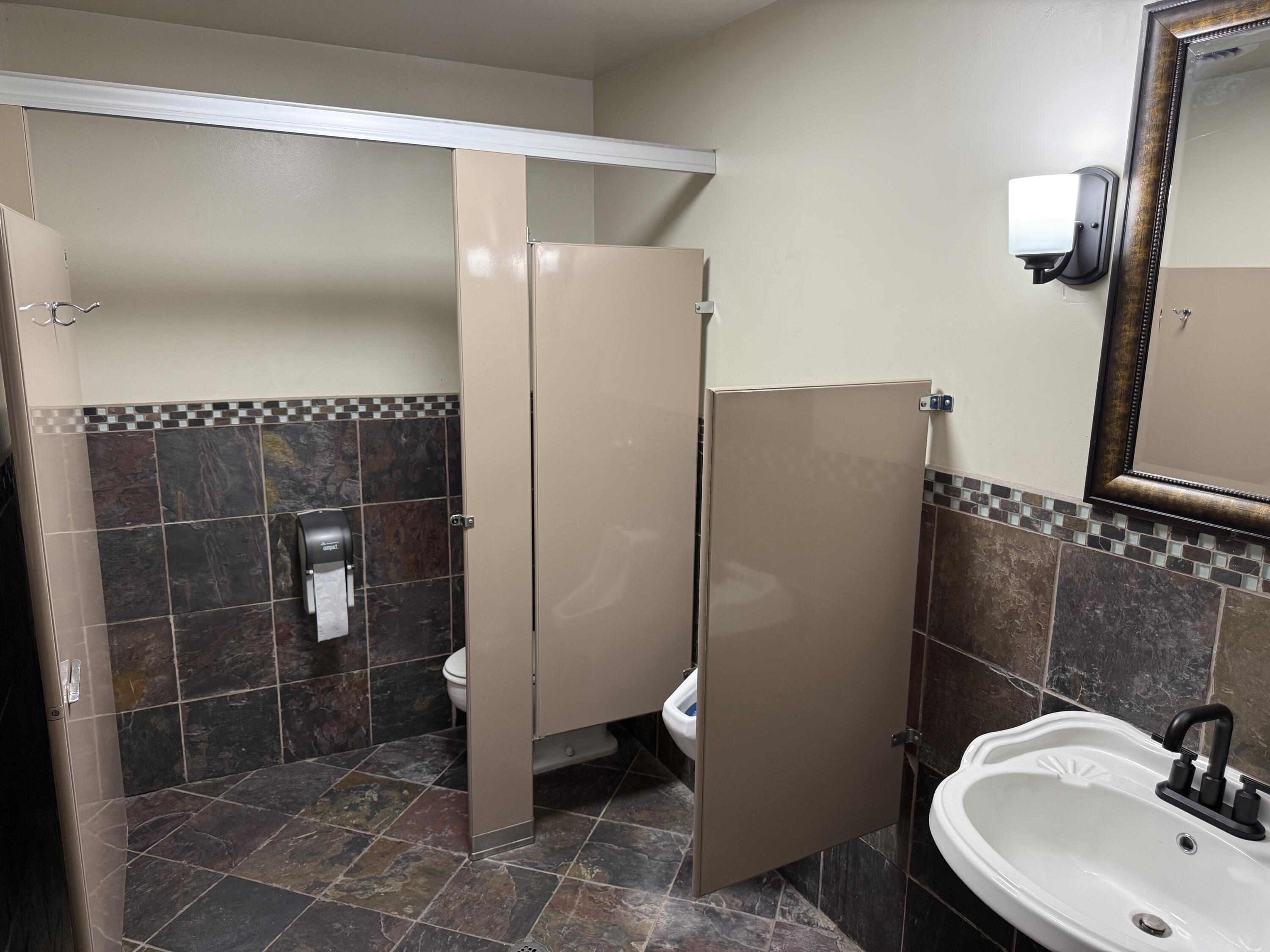 26 Roberts Street N Property Photo 16