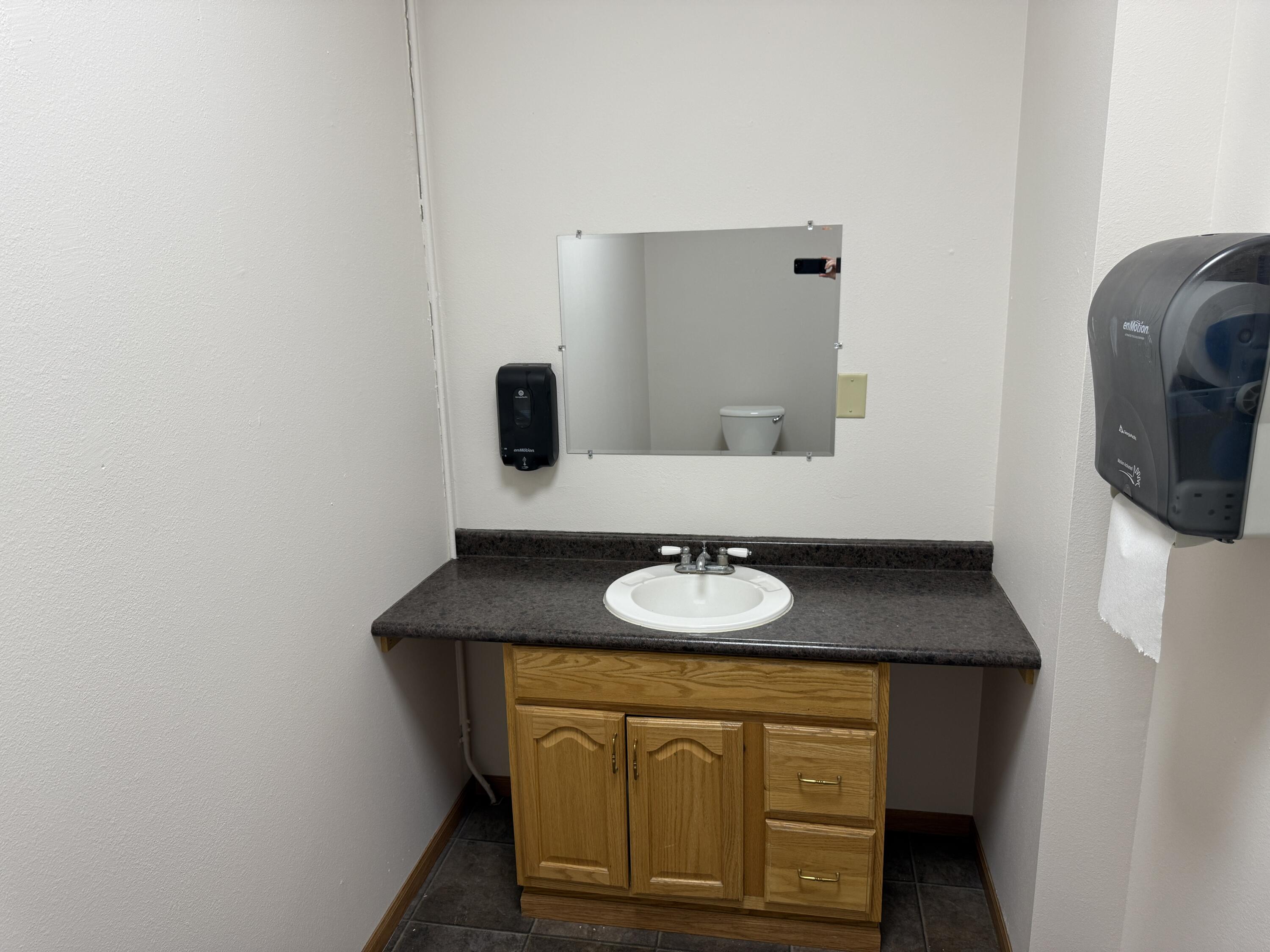 26 Roberts Street N Property Photo 18