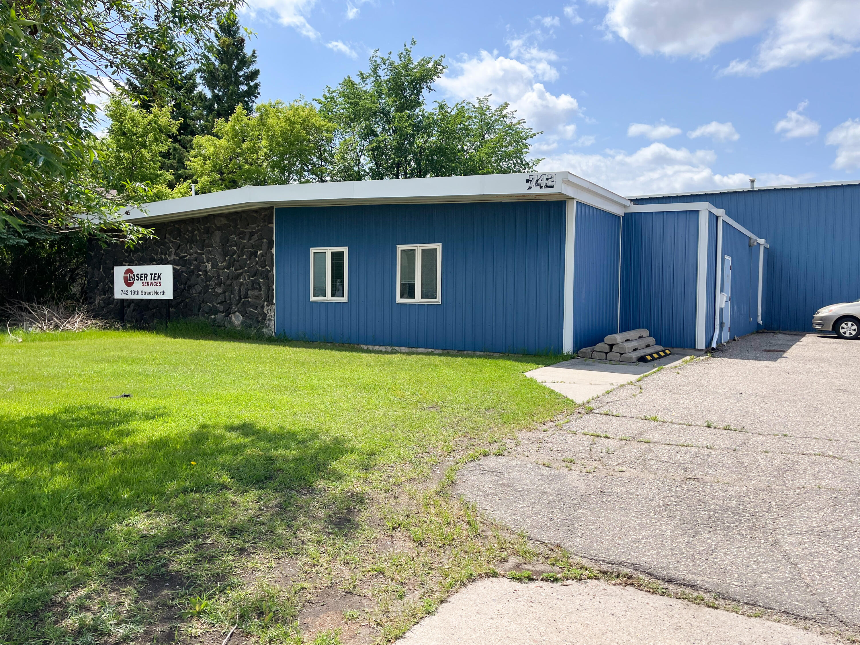 742 19th Street N Property Photo 1