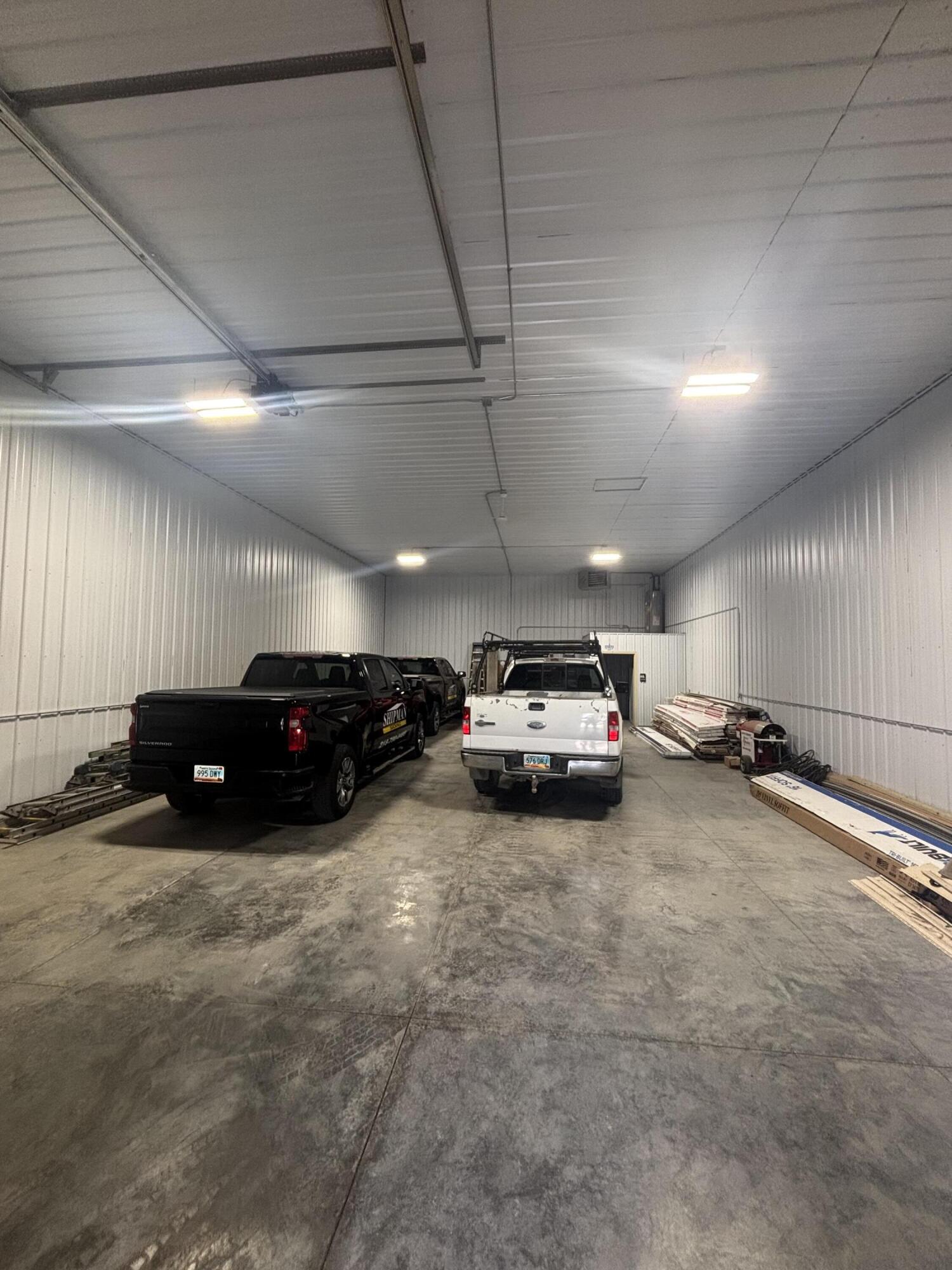 9573 39 Street S Property Photo 2