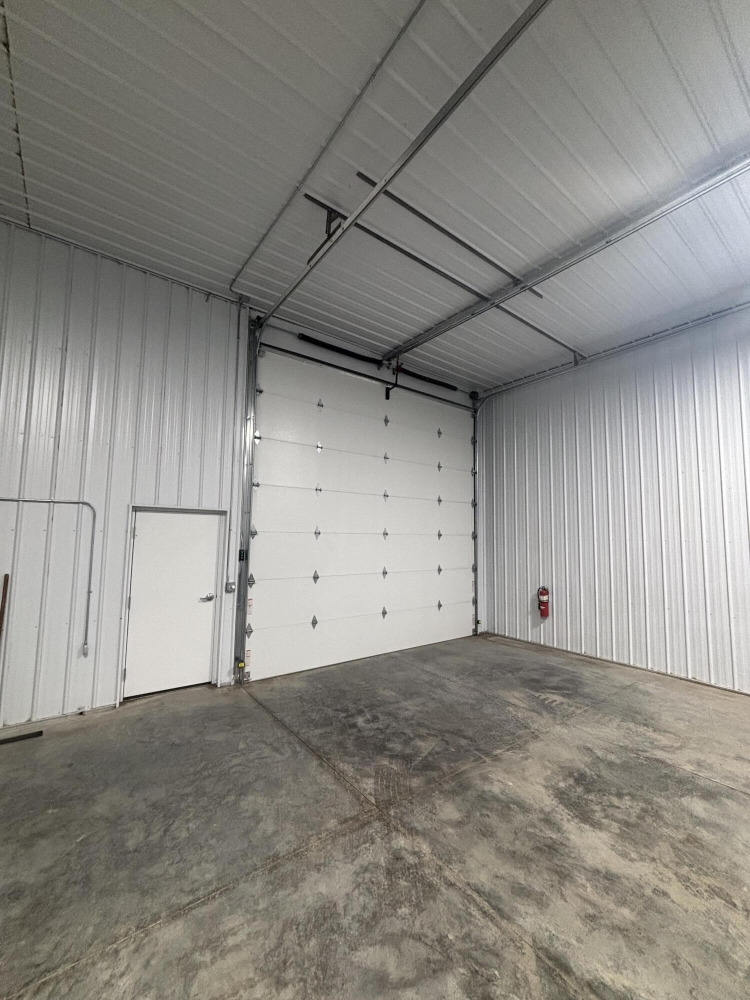 9573 39 Street S Property Photo 3