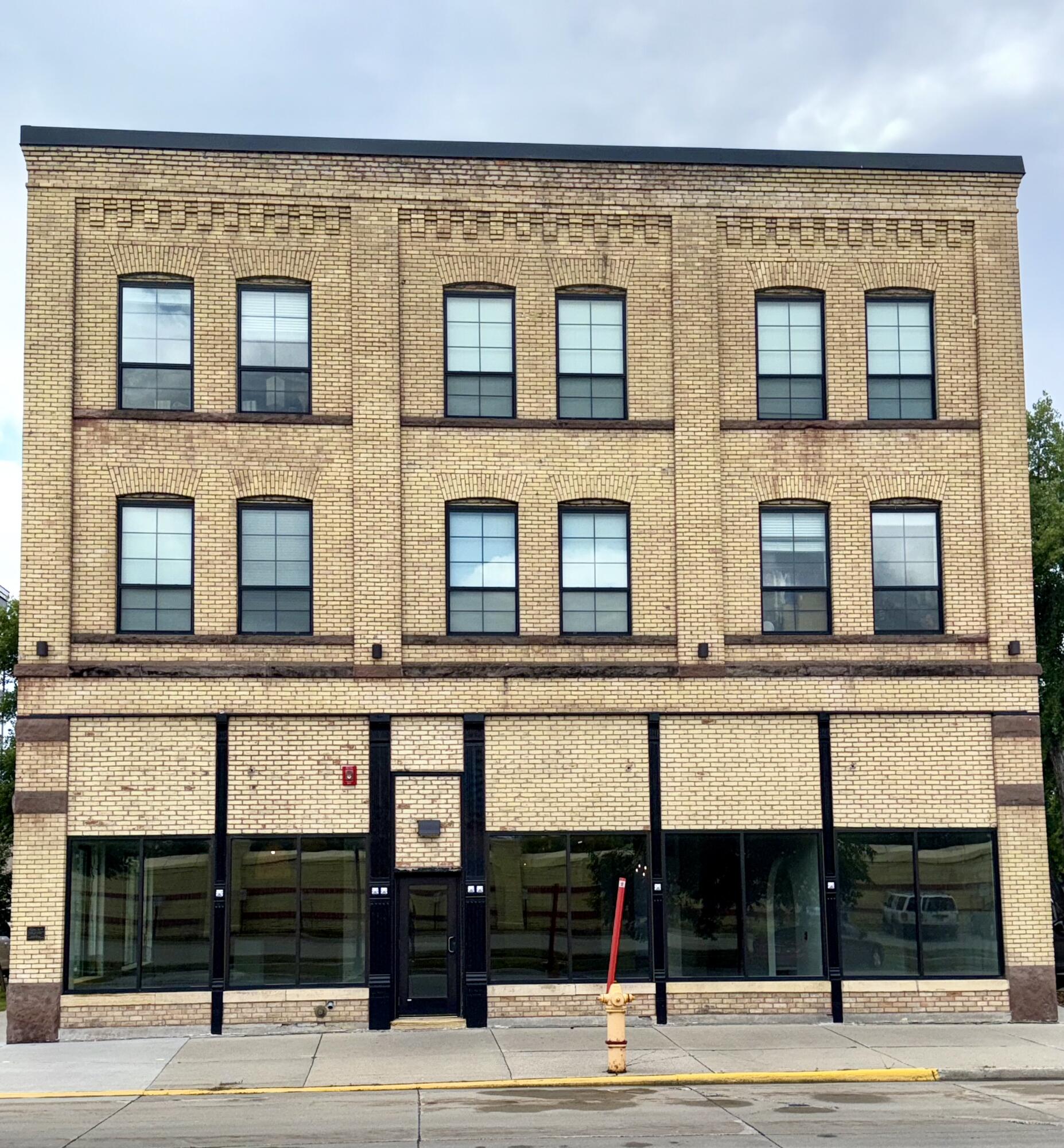 301 N 3rd St Property Photo 1