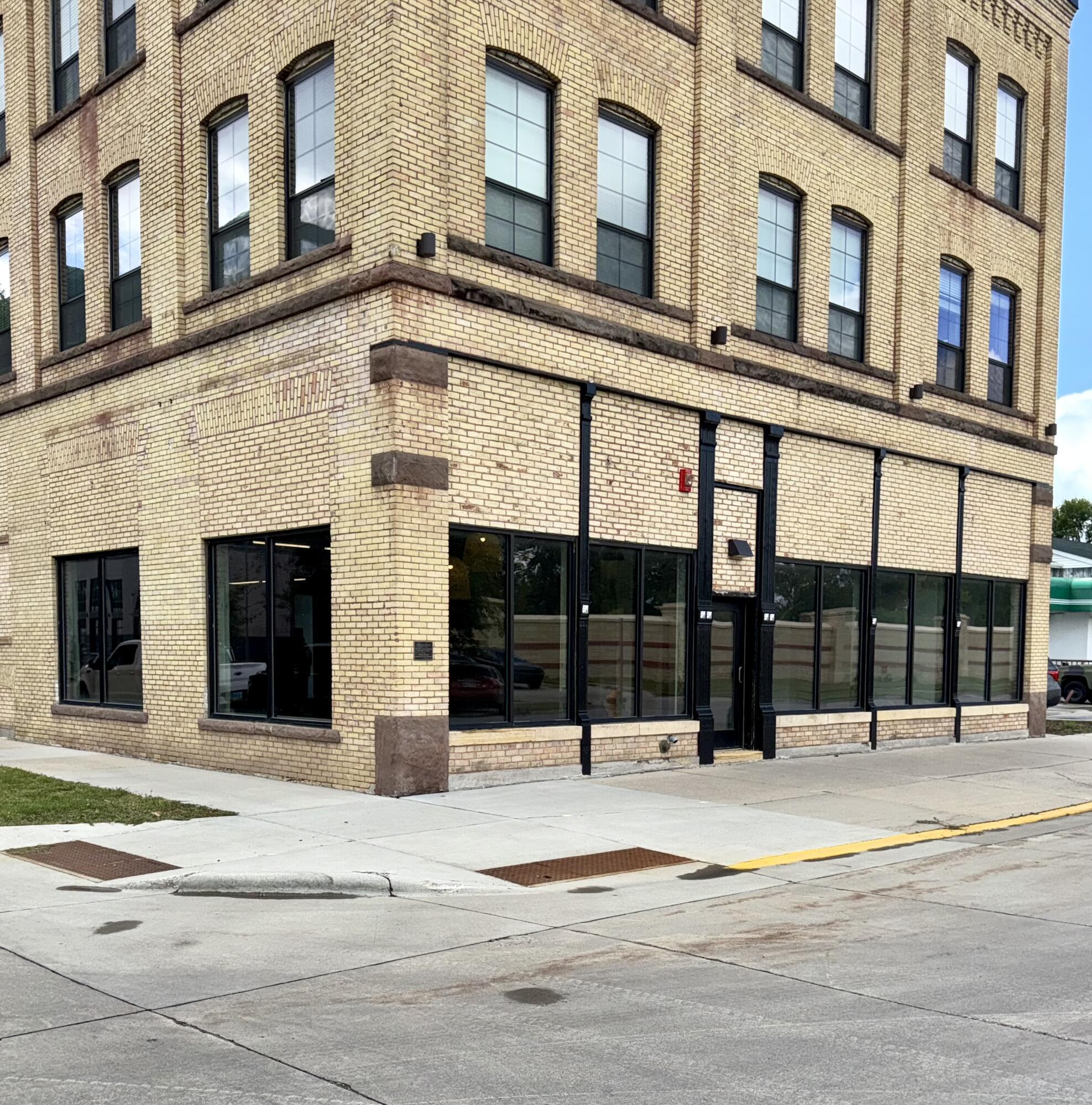 301 N 3rd St Property Photo 3