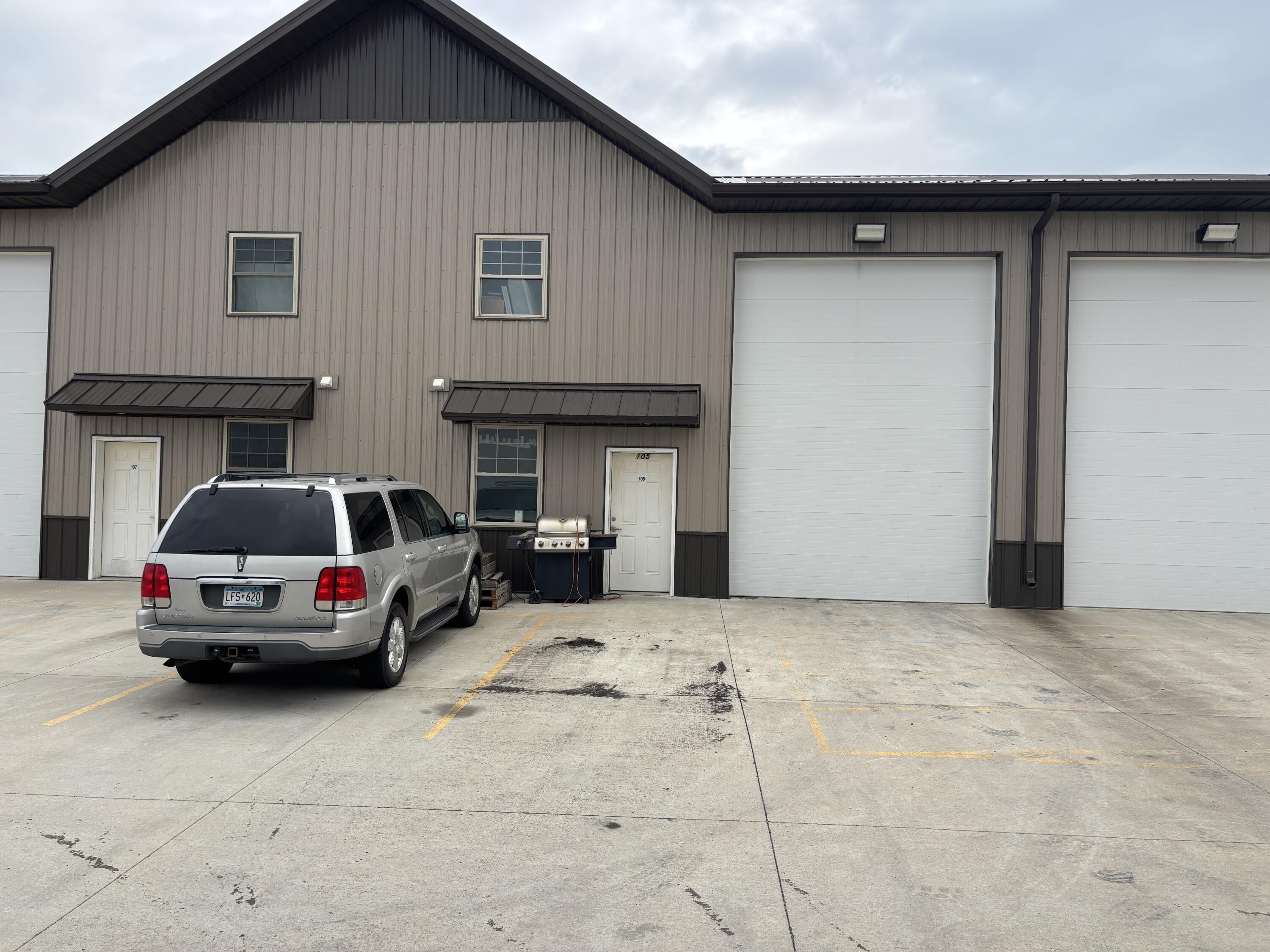 4053 27 Street N Property Photo 2