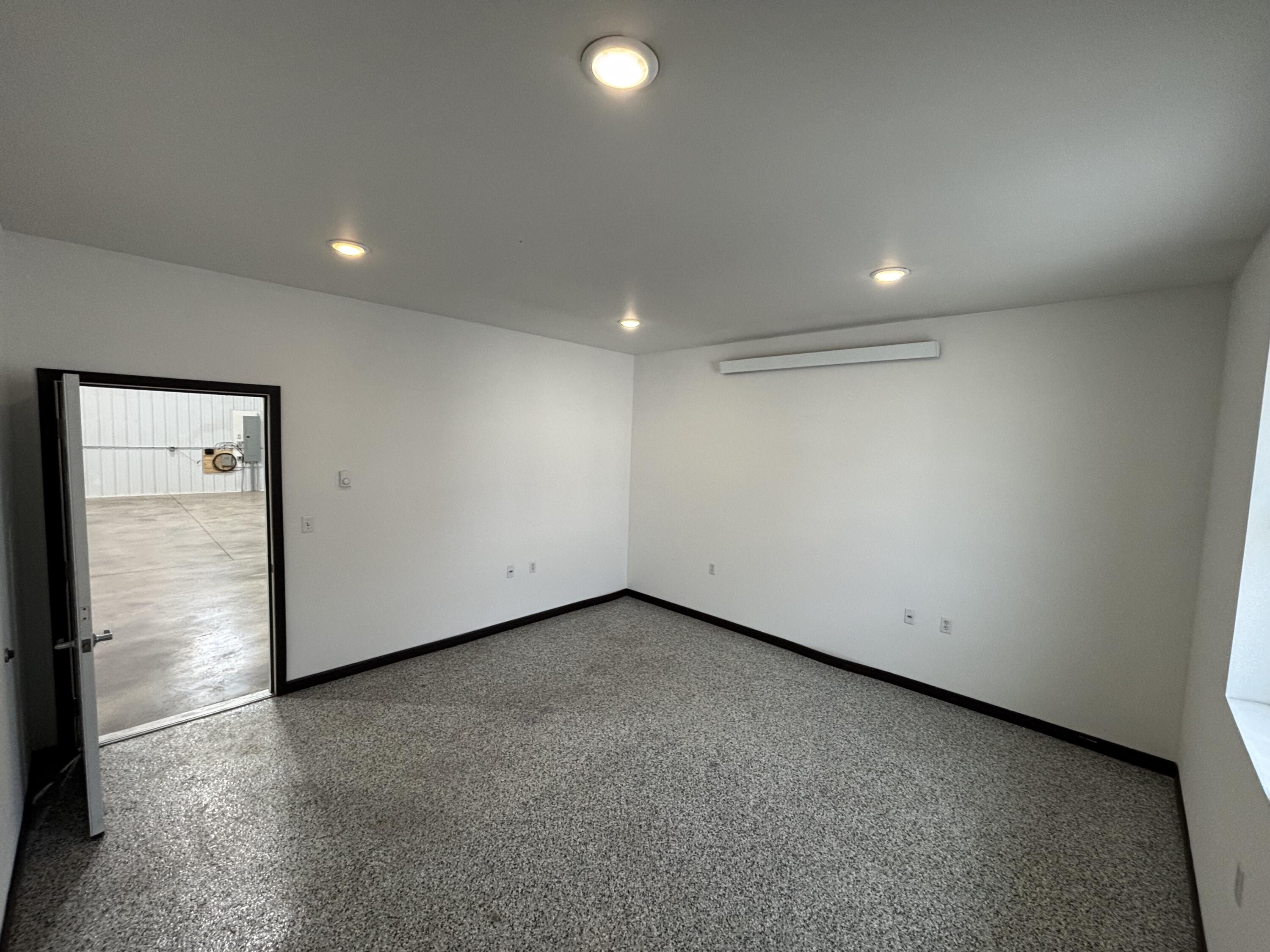 4053 27 Street N Property Photo 3