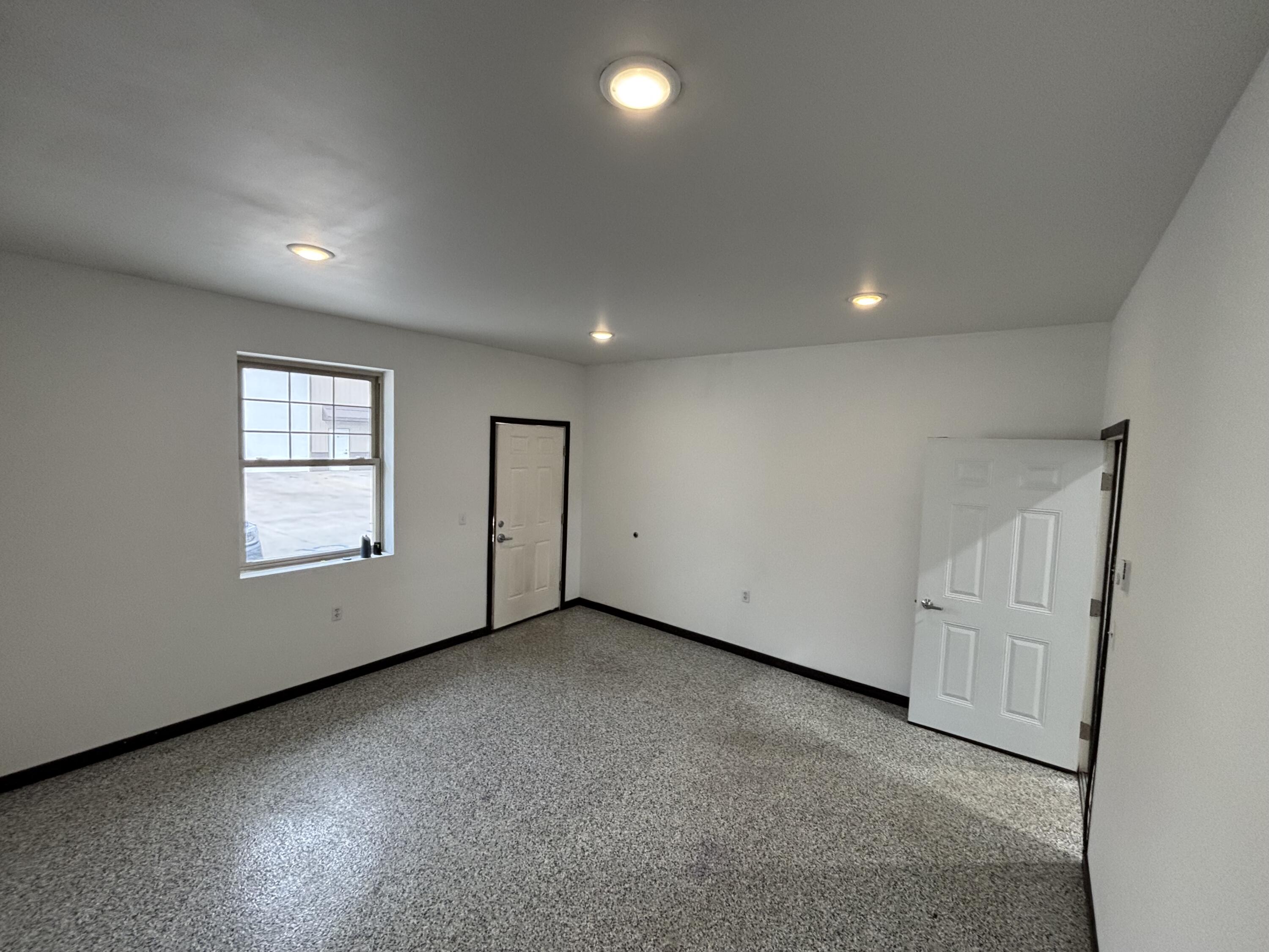 4053 27 Street N Property Photo 4