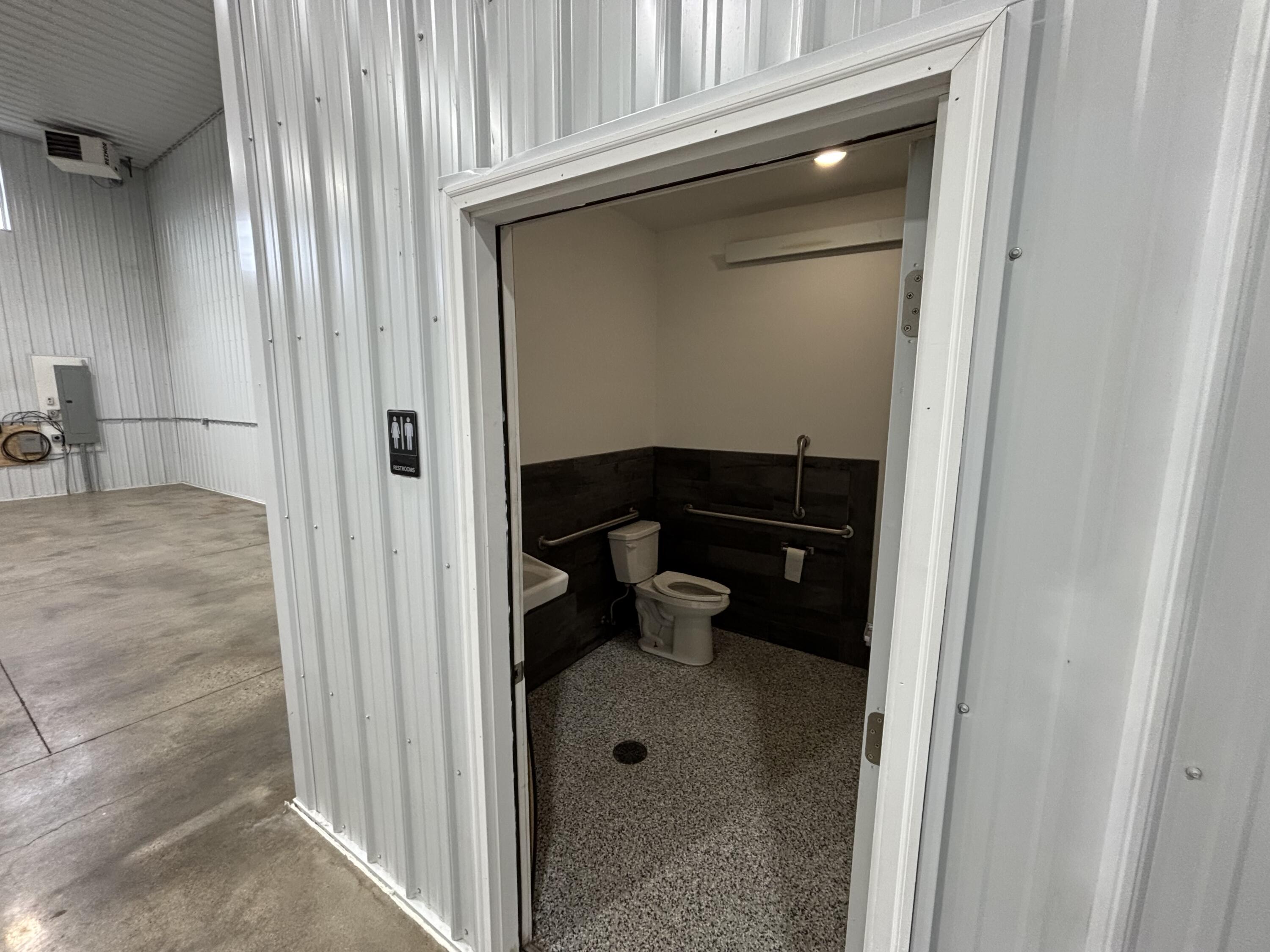 4053 27 Street N Property Photo 6