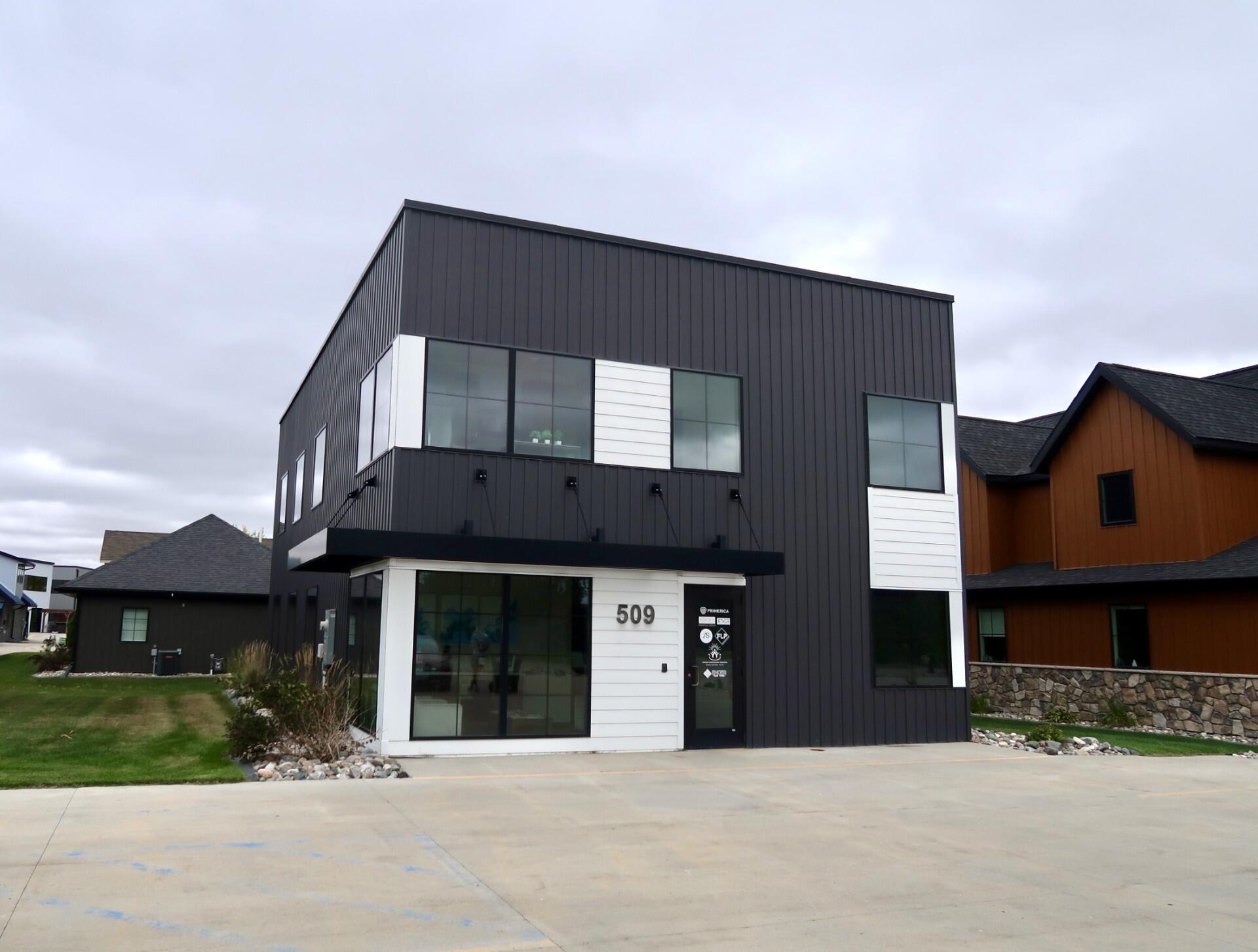 509 Oak Ridge Way E Property Photo 1