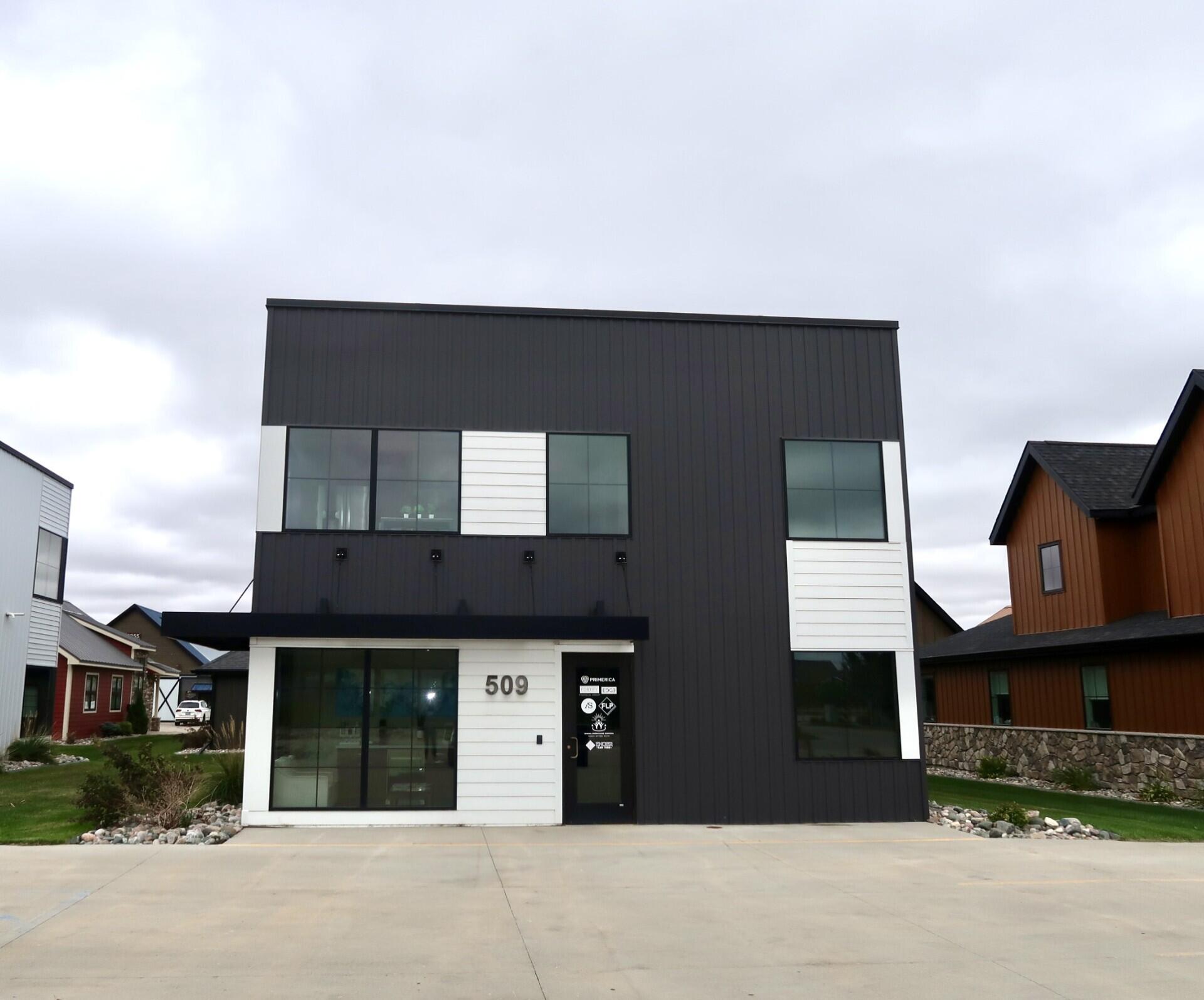 509 Oak Ridge Way E Property Photo 2