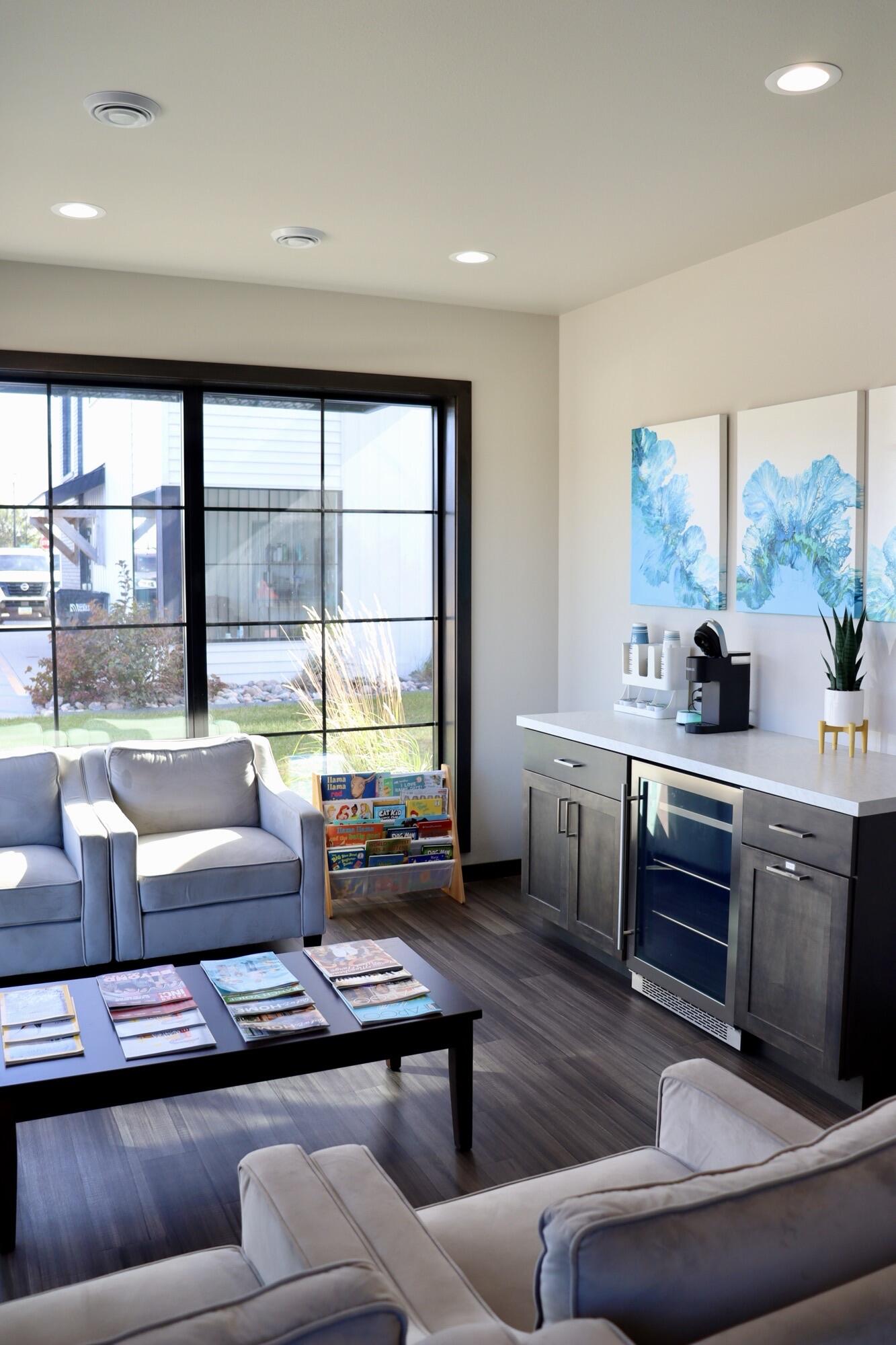 509 Oak Ridge Way E Property Photo 3