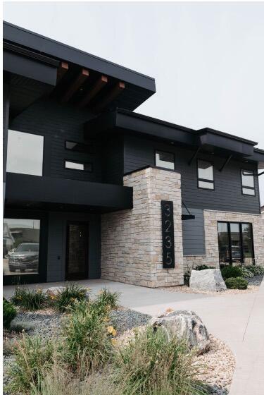 3235 Oakridge Loop E Property Photo 1