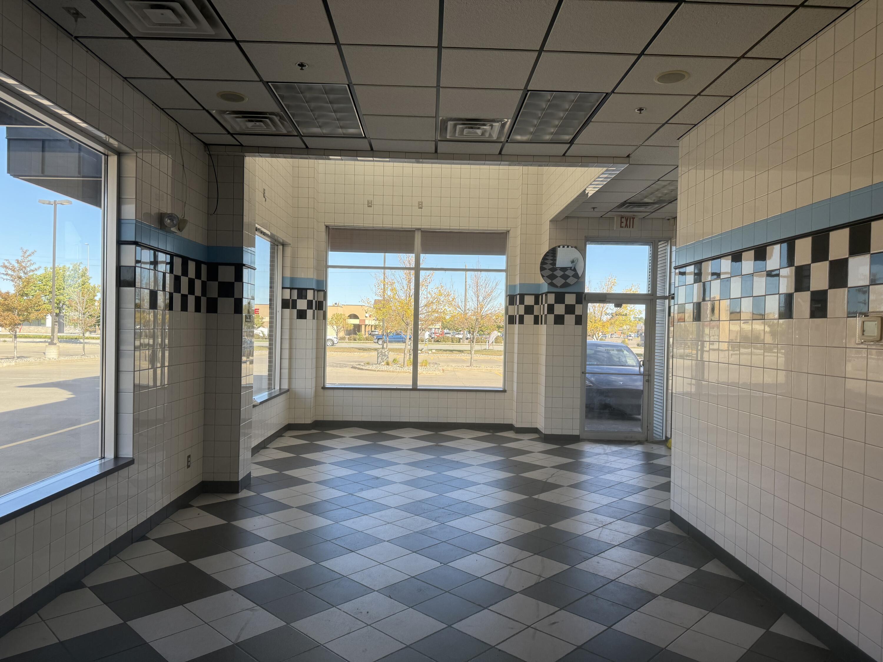 2553 Kirsten Lane S Property Photo 4