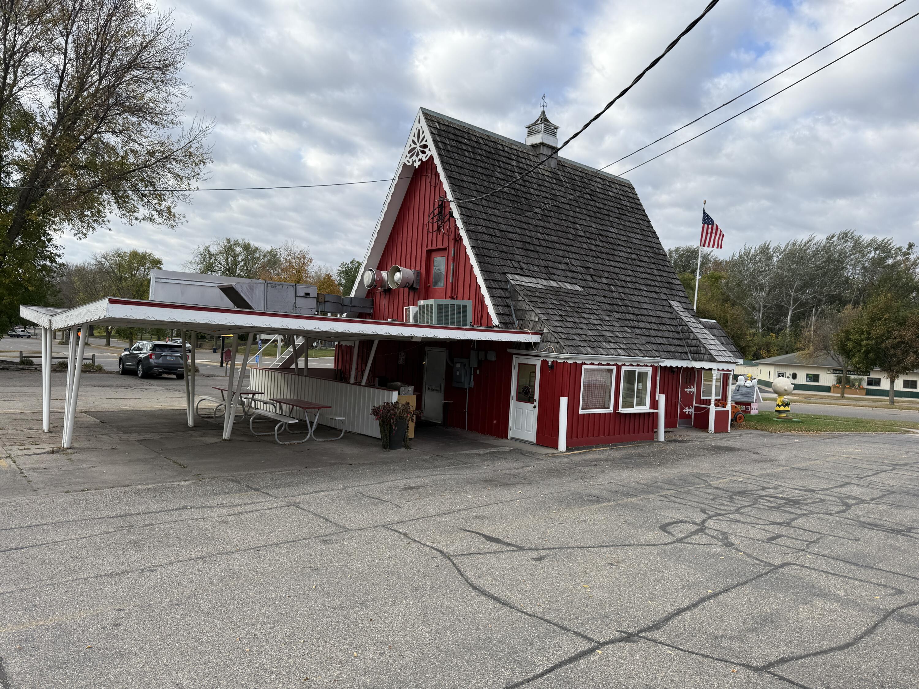 1220 Union Avenue Property Photo 4